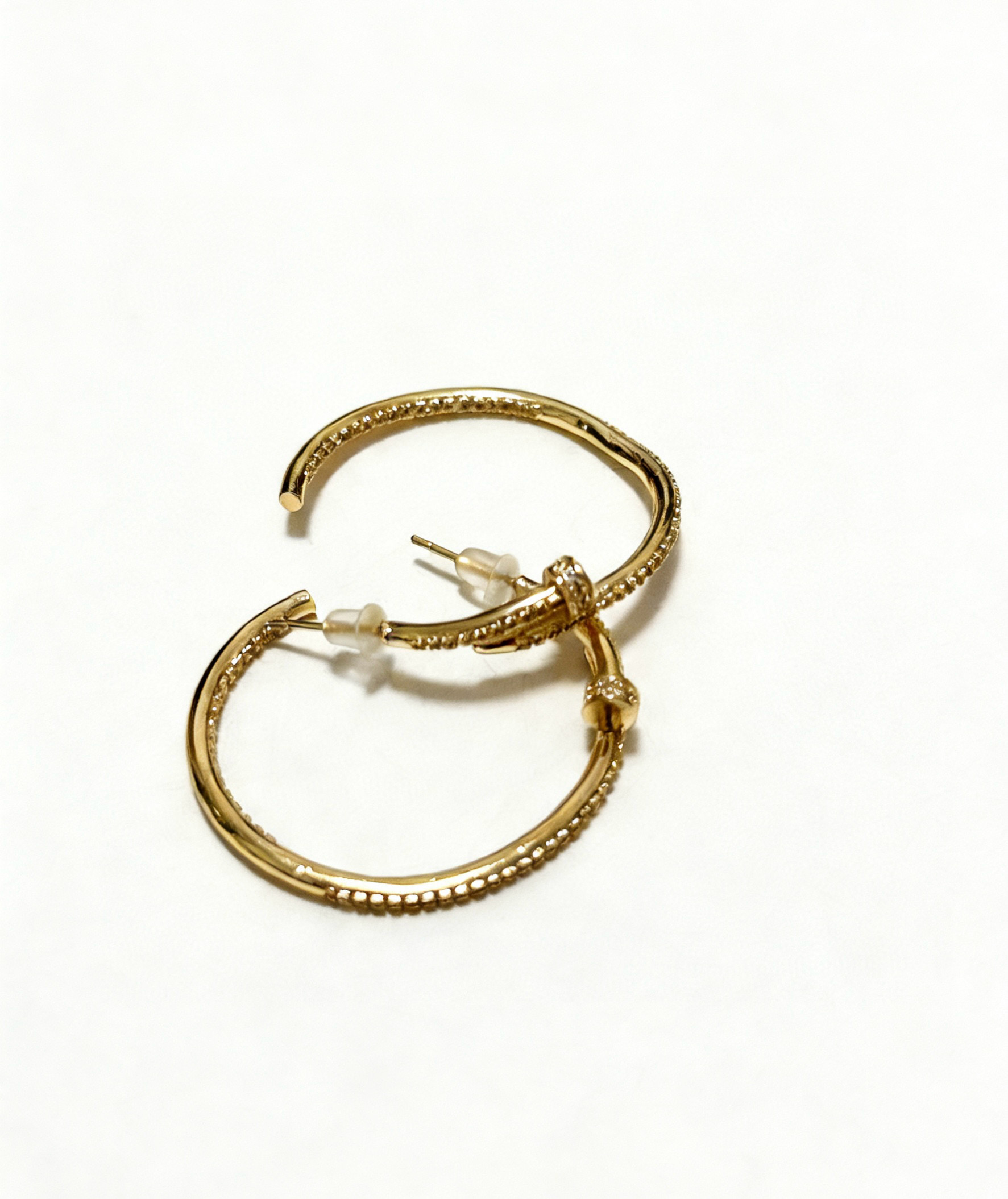 Cartier 卡地亚耳环V金材质系列 品相完美 细节无敌 那种独特的色泽完全无可挑剔 再缀以 指环外形设计