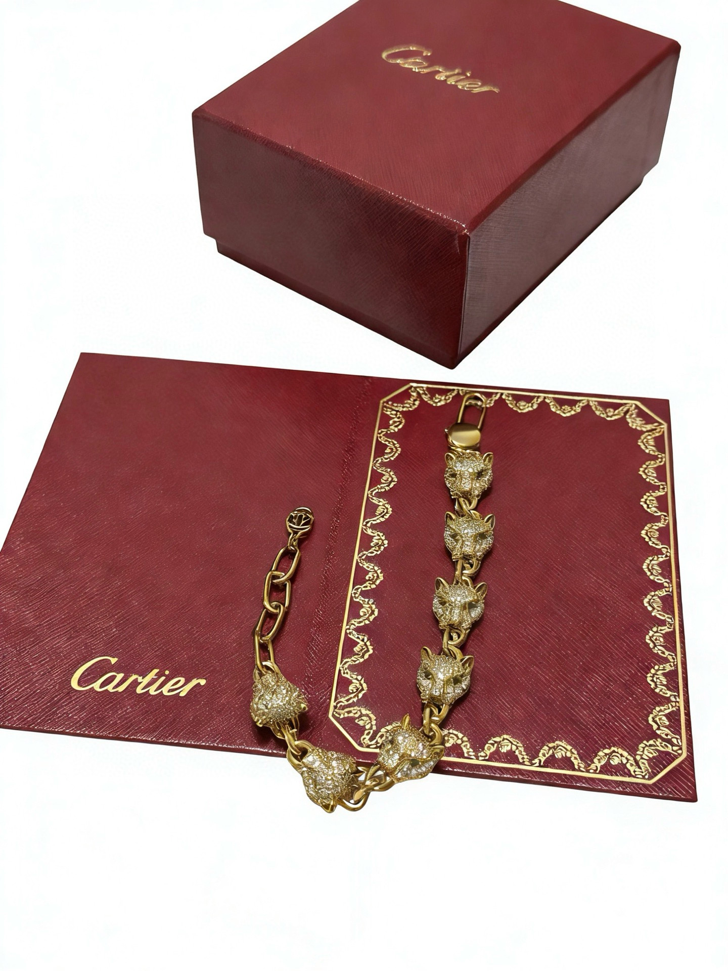 Cartier 新款卡地亚手链V金材质系列 品相完美 细节无敌 那种独特的色泽完全无可挑剔 再缀以 指环外形设计