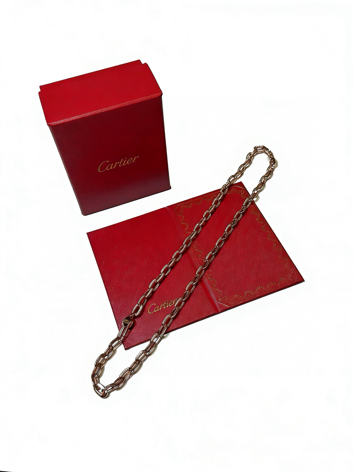 Cartier 新款卡地亚项链V金材质系列 品相完美 细节无敌 那种独特的色泽完全无可挑剔 再缀以 指环外形设计