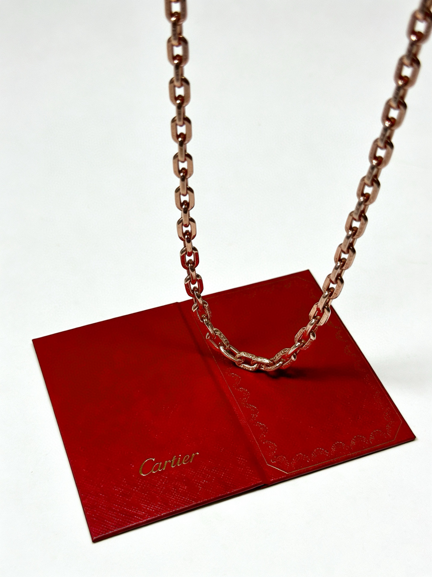 Cartier 新款卡地亚项链V金材质系列 品相完美 细节无敌 那种独特的色泽完全无可挑剔 再缀以 指环外形设计