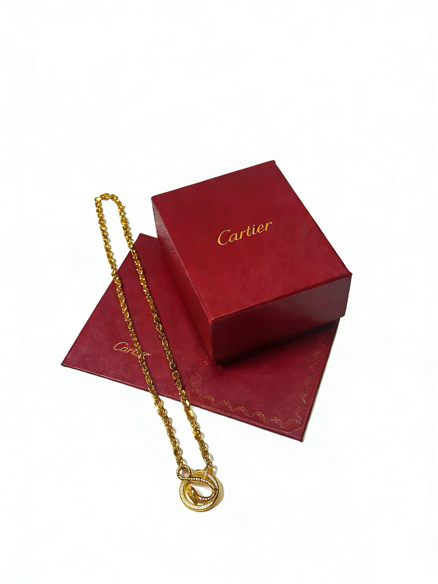 Cartier 新款卡地亚项链V金材质系列 品相完美 细节无敌 那种独特的色泽完全无可挑剔 再缀以 指环外形设计