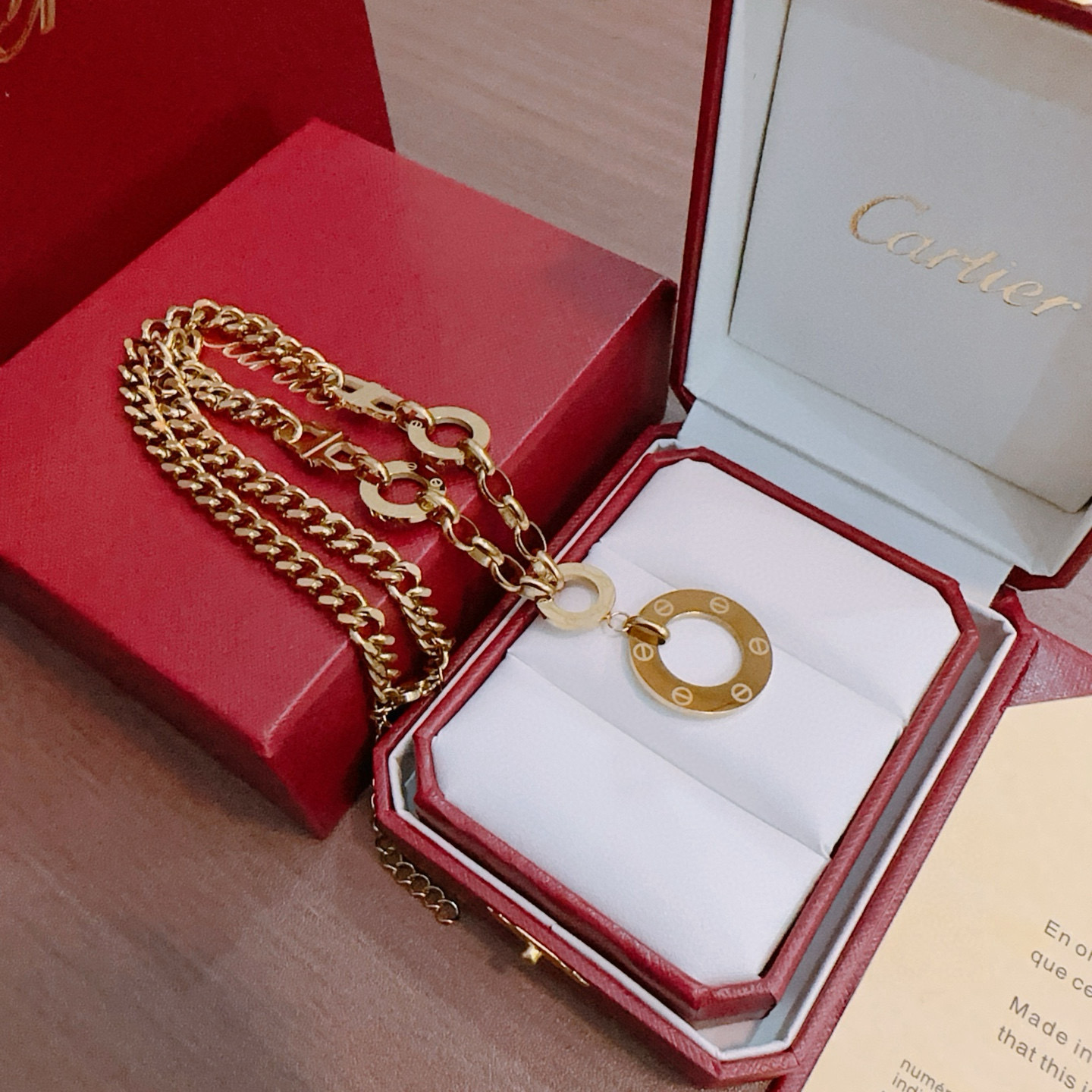 Cartier 项链 新款卡地亚套装项链耳环手链戒指（泰钢材质）系列 那种独特的色泽完全无可挑剔