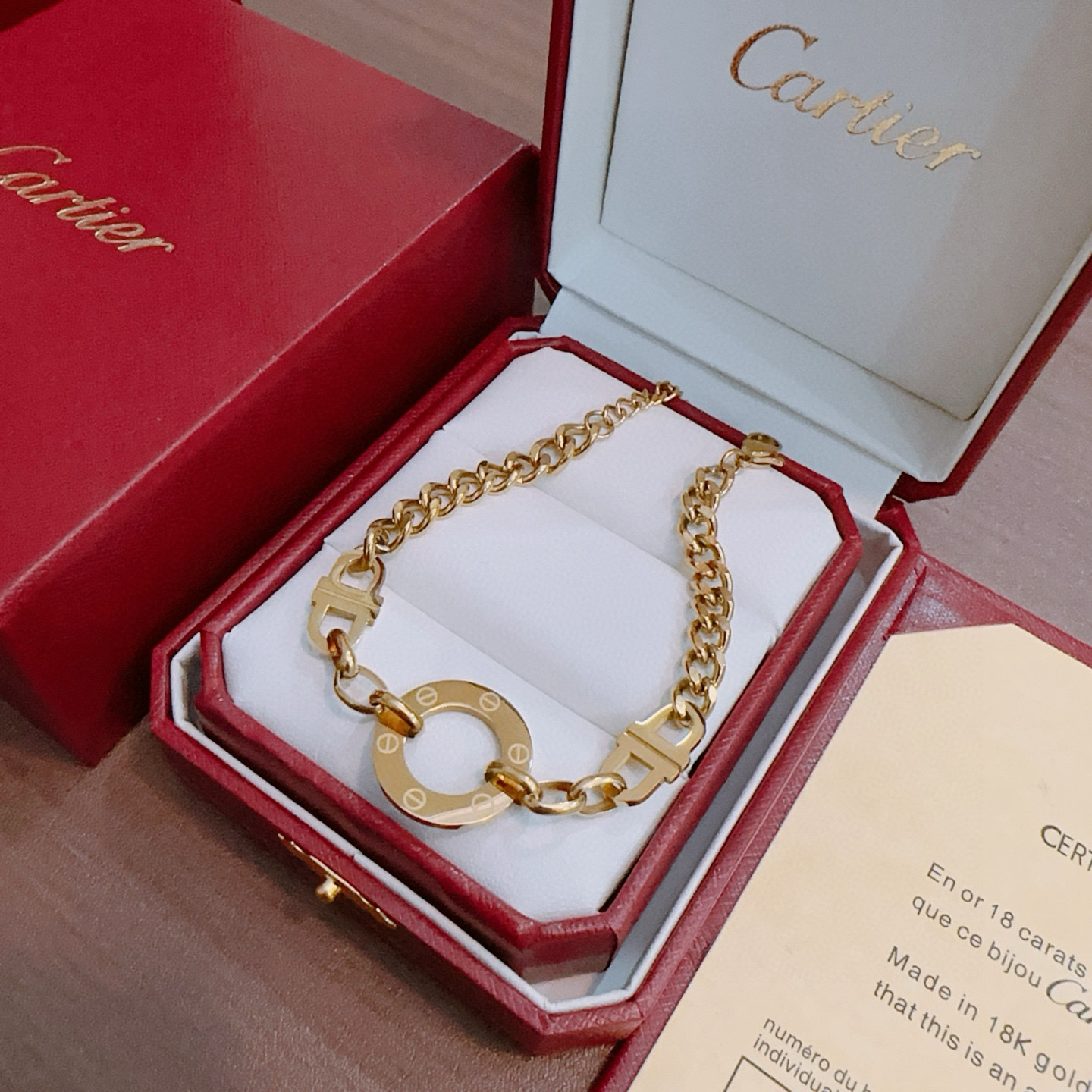 Cartier 手链新款卡地亚套装项链耳环手链戒指（泰钢材质）系列 那种独特的色泽完全无可挑剔 再缀以 指环外形设计