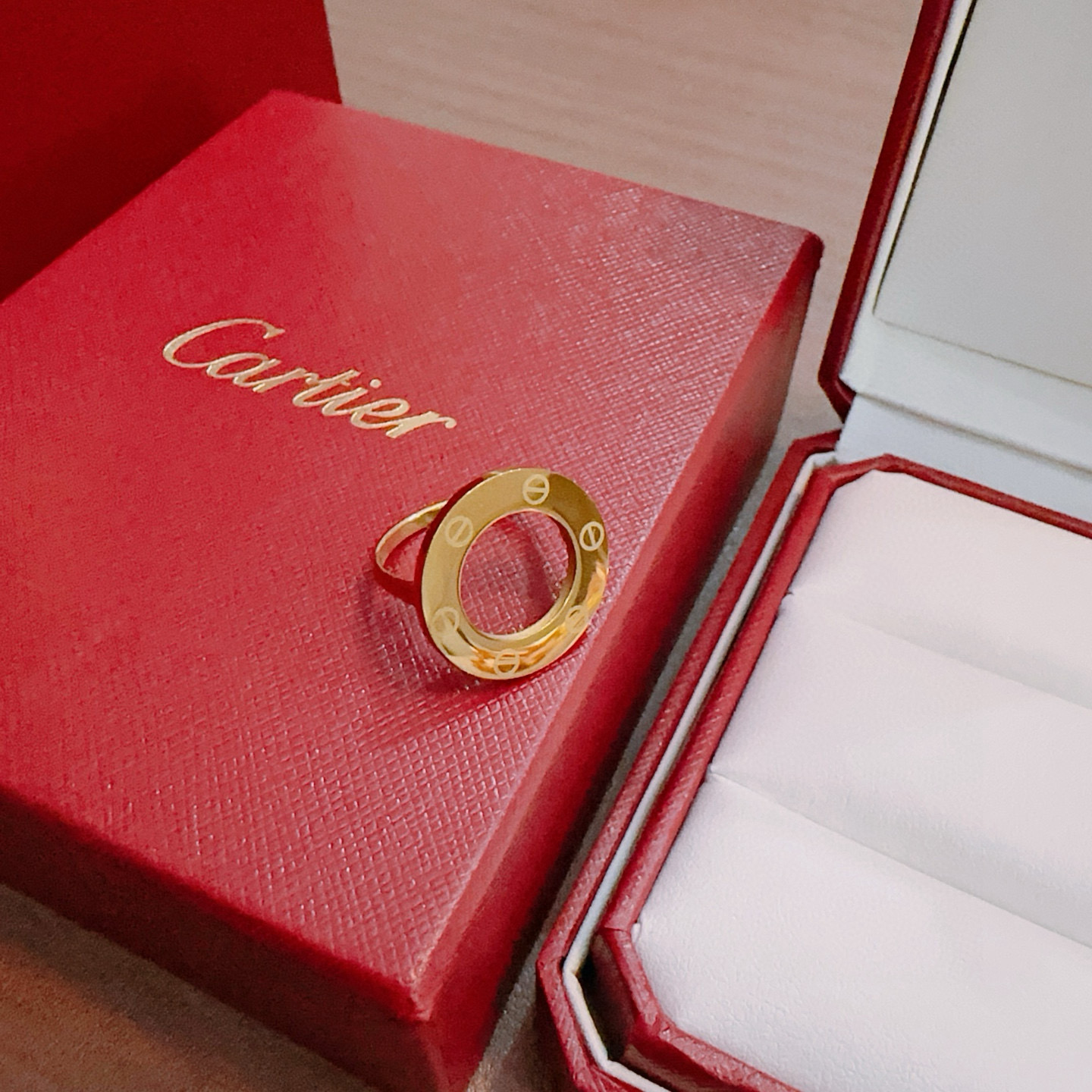 Cartier 戒指新款卡地亚套装项链耳环手链戒指（泰钢材质）系列 那种独特的色泽完全无可挑剔 再缀以 指环外形设计