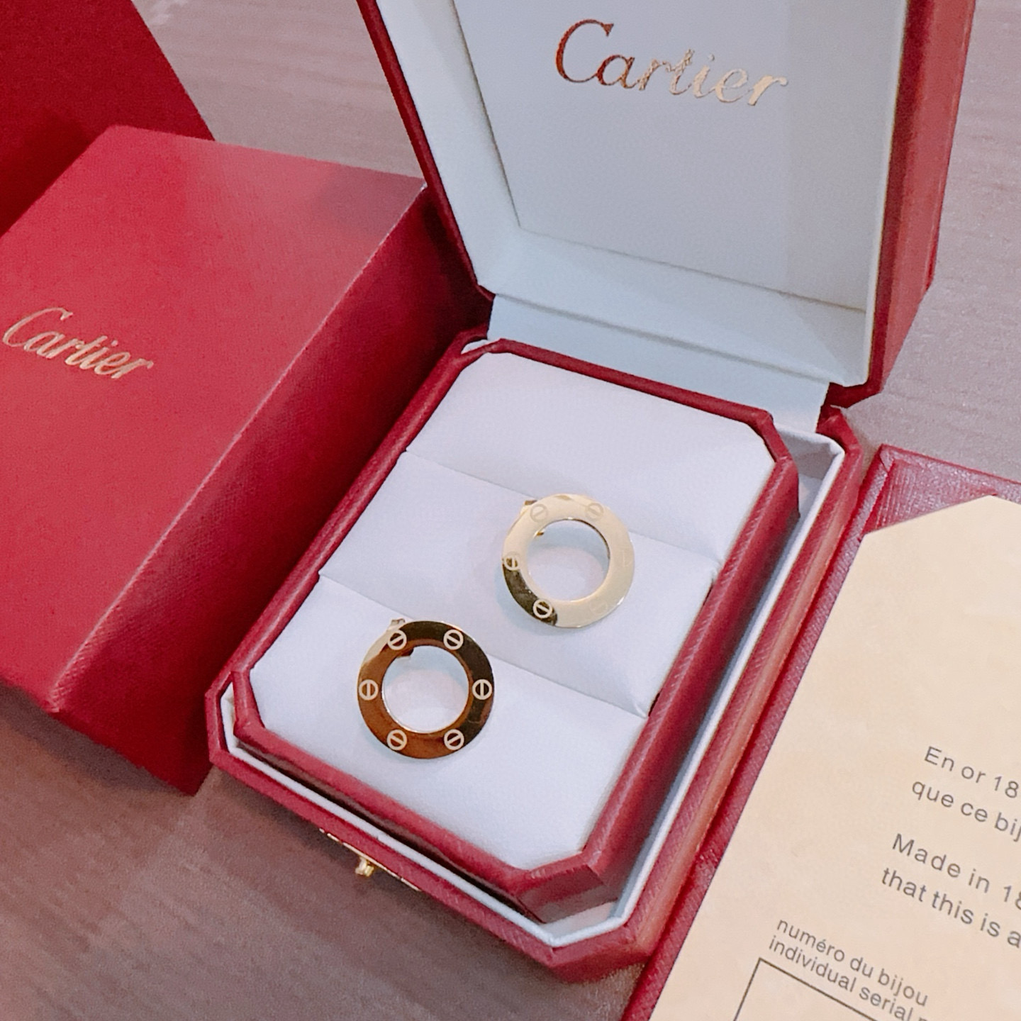 Cartier 耳环新款卡地亚套装项链耳环手链戒指（泰钢材质）系列 那种独特的色泽完全无可挑剔 再缀以 指环外形设计