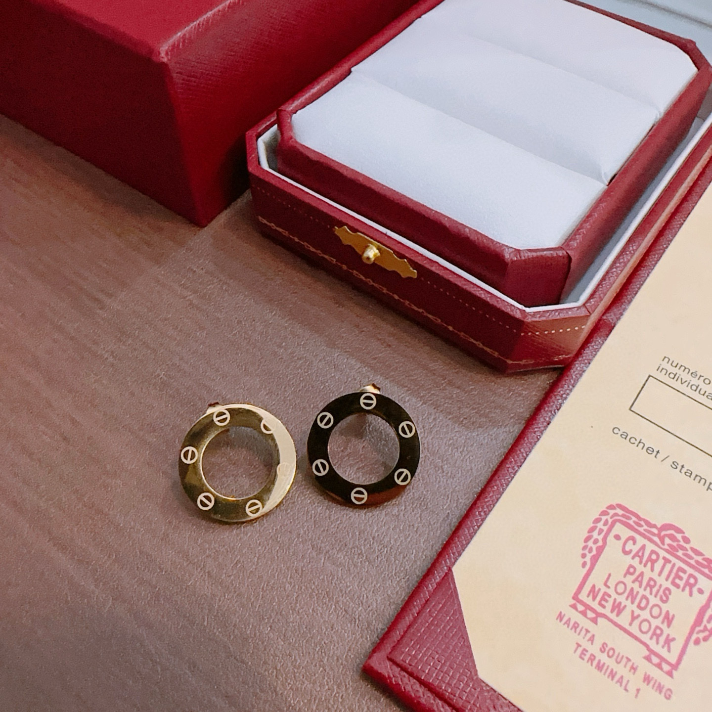 NO:763165,Earrings 50 new Cartier set necklace earrings bracelet ring (Thai steel material) series, the unique color is completely impeccable, and then decorated with a classic ring shape design, simple yet elegant and eye-catching, the combination is more elegant, elegant and moving., jewelry boutique, cartier, earrings, necklace, bracelet, ring19860909耳环50新款卡地亚套装项链耳环手链戒指（泰钢材质）系列 ,那种独特的色泽完全无可挑剔,再缀以经典指环外形设计,简约之余却又优雅夺目,组合更显气色,上手雅致动人.,饰品精品,cartier,earrings,necklace,bracelet,ring,Jewelry