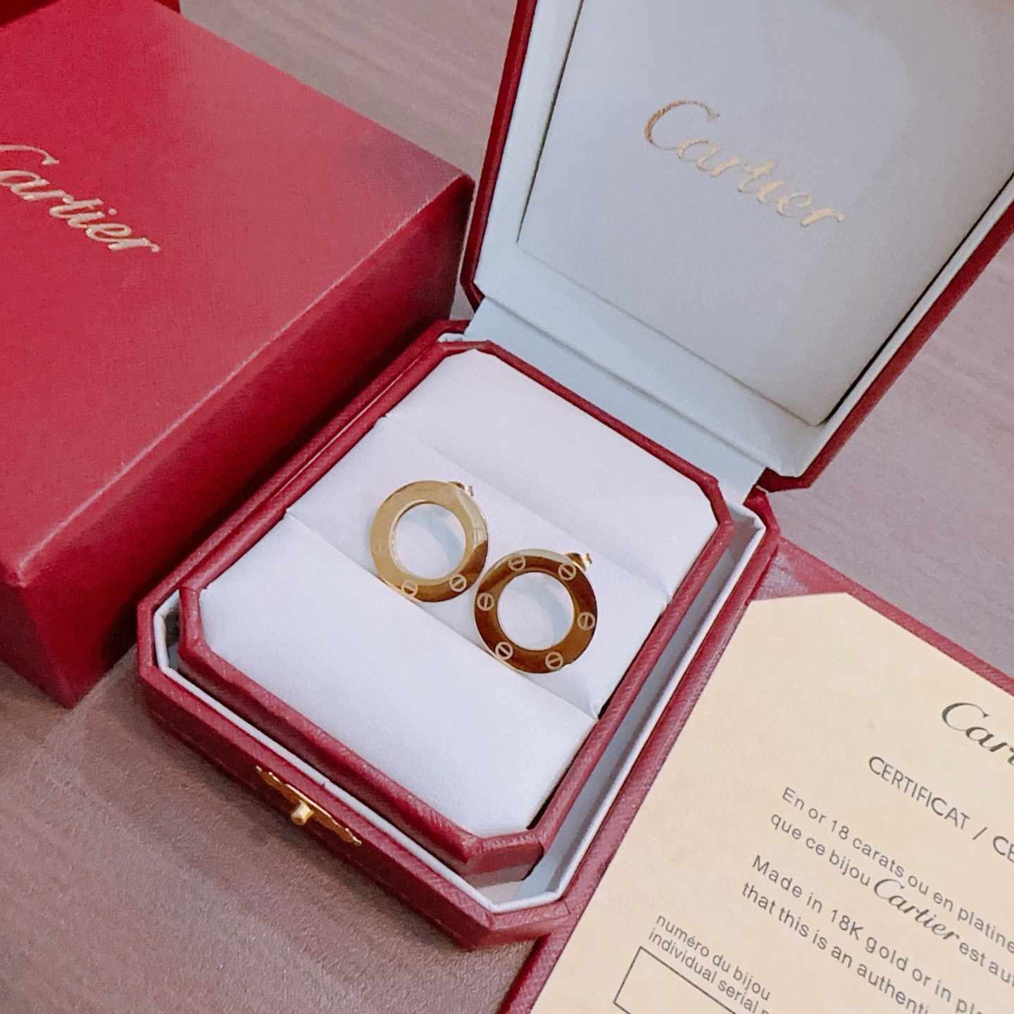 Cartier 耳环新款卡地亚套装项链耳环手链戒指（泰钢材质）系列 那种独特的色泽完全无可挑剔 再缀以 指环外形设计