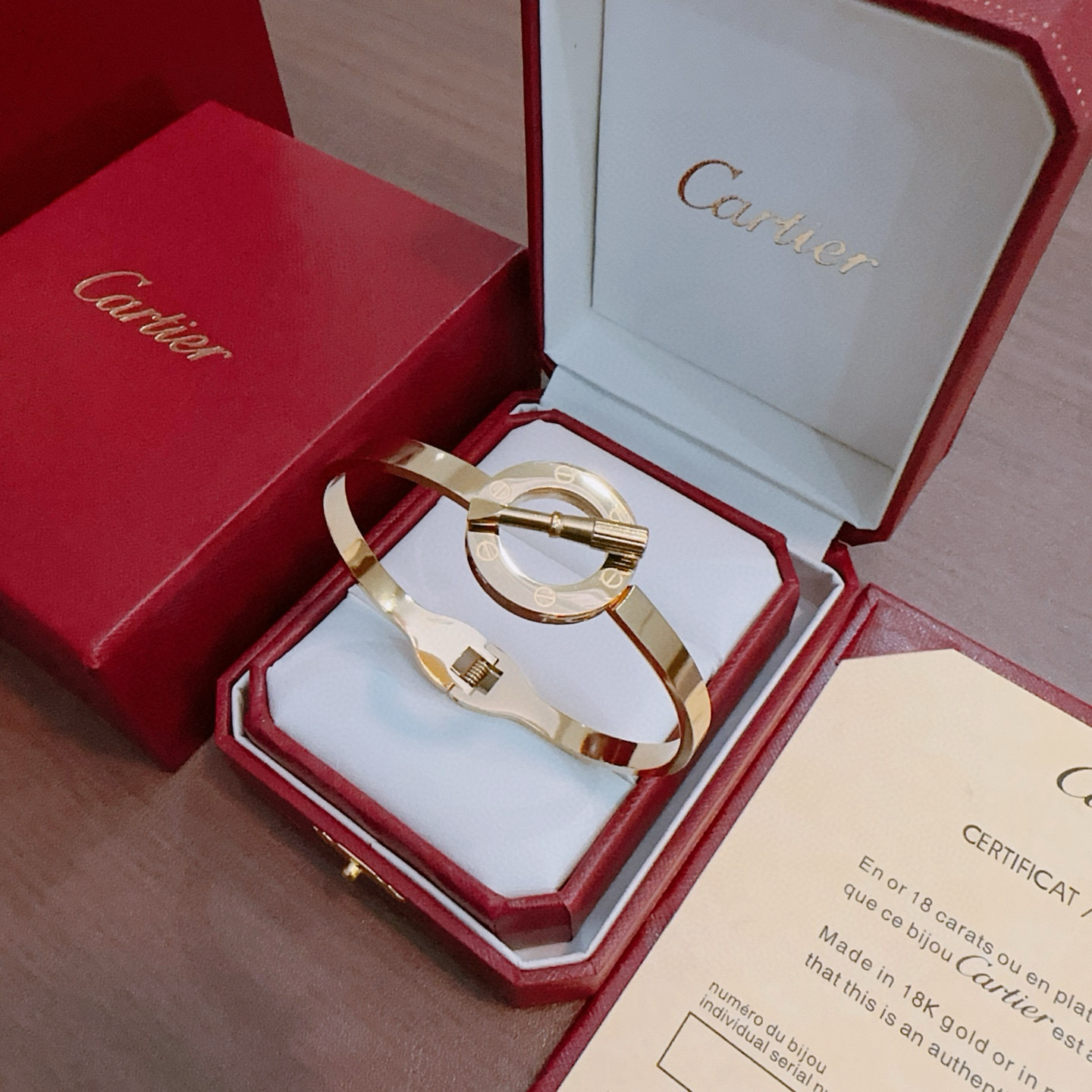 Cartier 手镯 新款卡地亚套装项链耳环手链戒指（泰钢材质）系列 那种独特的色泽完全无可挑剔