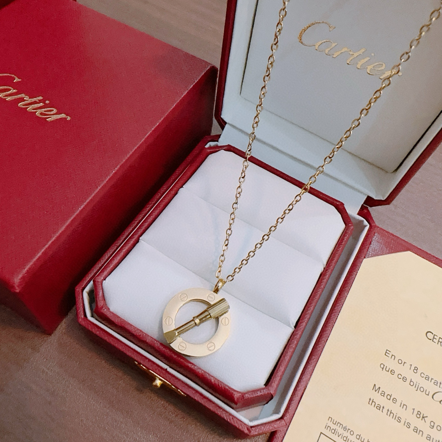 Cartier 项链 新款卡地亚套装项链耳环手链戒指（泰钢材质）系列 那种独特的色泽完全无可挑剔