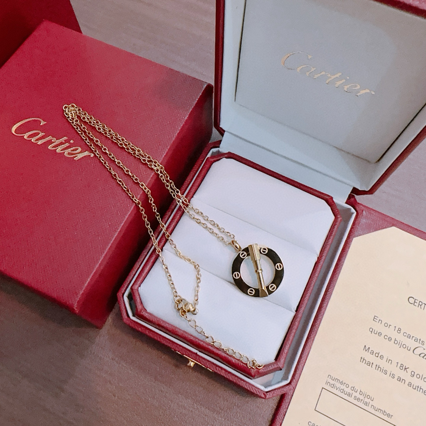 Cartier 项链 新款卡地亚套装项链耳环手链戒指（泰钢材质）系列 那种独特的色泽完全无可挑剔