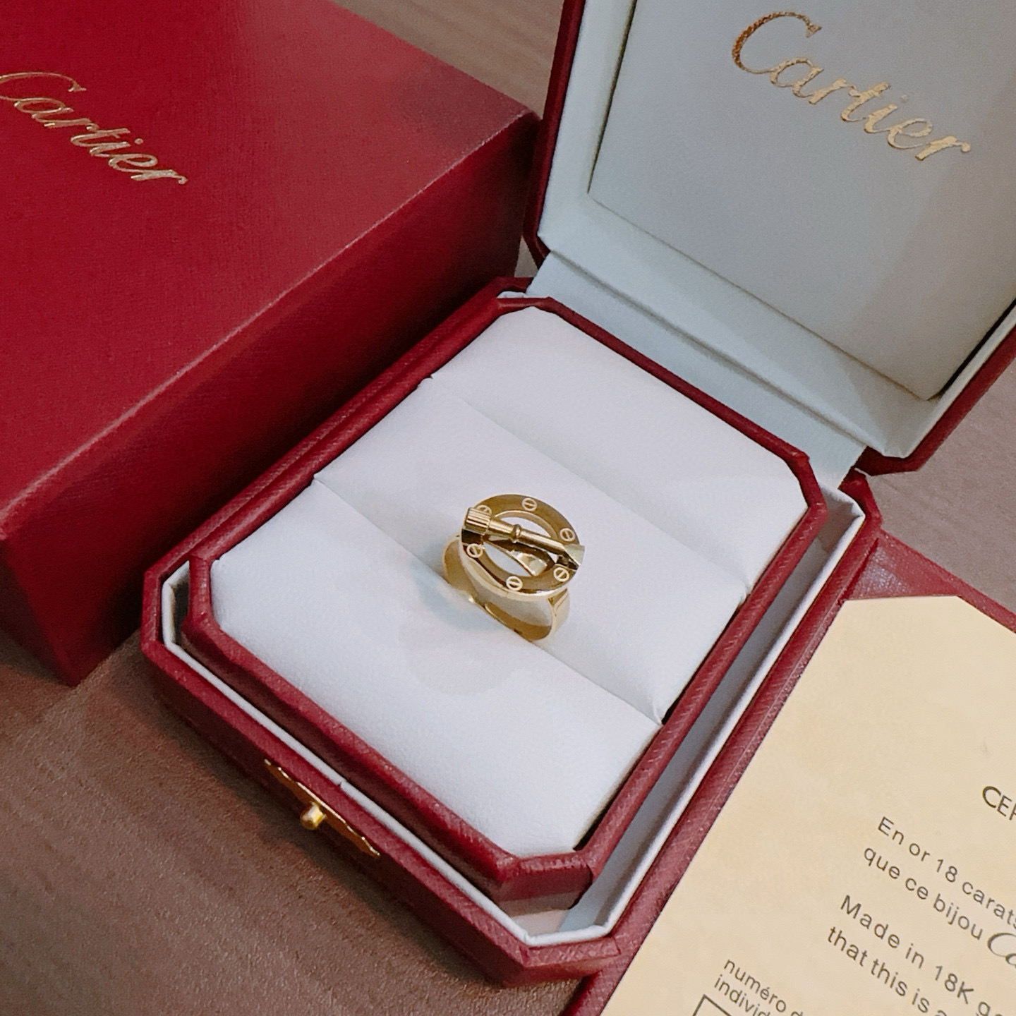 Cartier 戒指新款卡地亚套装项链耳环手链戒指（泰钢材质）系列 那种独特的色泽完全无可挑剔 再缀以 指环外形设计