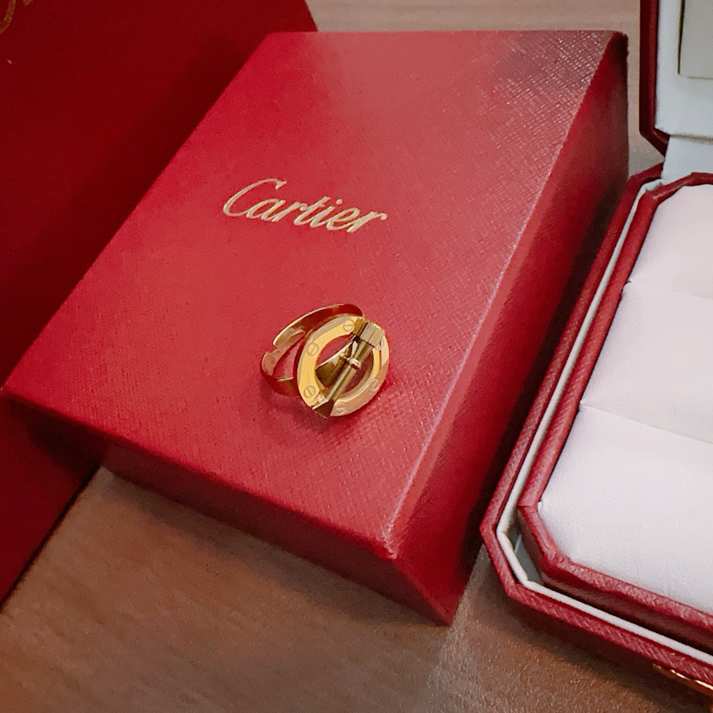 Cartier 戒指新款卡地亚套装项链耳环手链戒指（泰钢材质）系列 那种独特的色泽完全无可挑剔 再缀以 指环外形设计