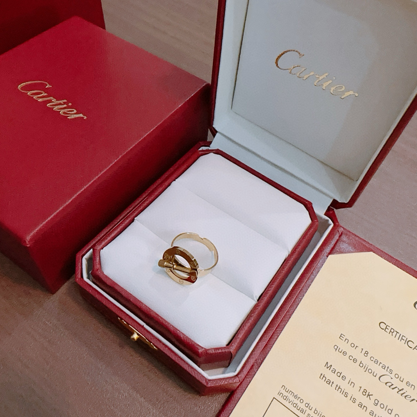 Cartier 戒指新款卡地亚套装项链耳环手链戒指（泰钢材质）系列 那种独特的色泽完全无可挑剔 再缀以 指环外形设计