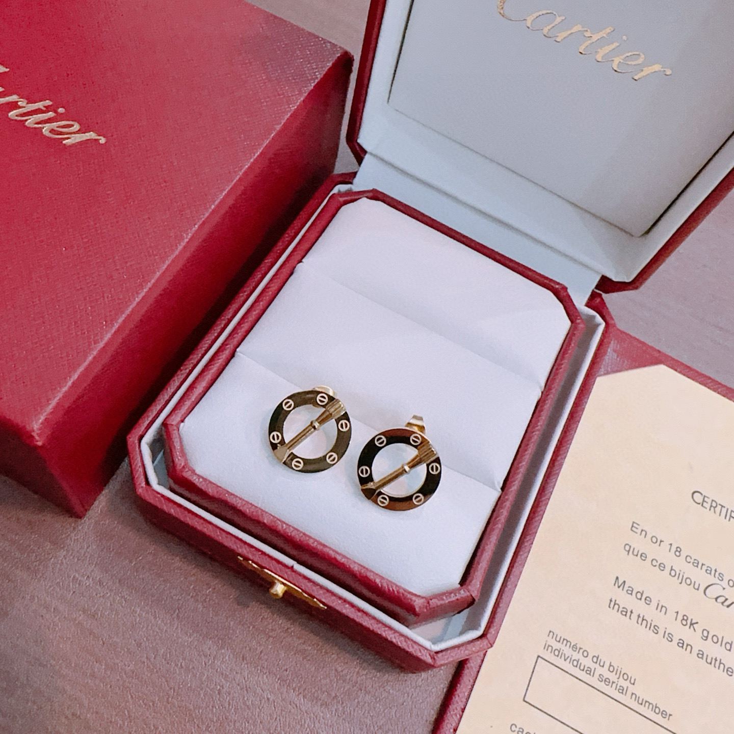 Cartier 耳环新款卡地亚套装项链耳环手链戒指（泰钢材质）系列 那种独特的色泽完全无可挑剔 再缀以 指环外形设计