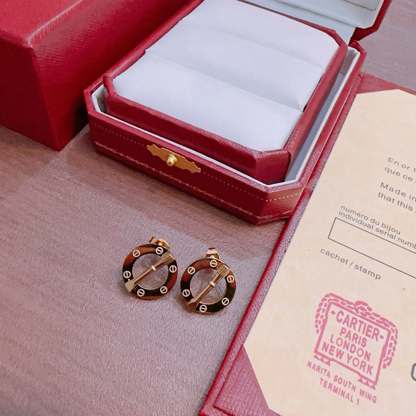 NO:763154,Earrings 50 new Cartier set necklace earrings bracelet ring (Thai steel material) series, the unique color is completely impeccable, and then decorated with a classic ring shape design, simple yet elegant and eye-catching, the combination is more elegant, elegant and moving., jewelry boutique, cartier, earrings, necklace, bracelet, ring19860909耳环50新款卡地亚套装项链耳环手链戒指（泰钢材质）系列 ,那种独特的色泽完全无可挑剔,再缀以经典指环外形设计,简约之余却又优雅夺目,组合更显气色,上手雅致动人.,饰品精品,cartier,earrings,necklace,bracelet,ring,Jewelry