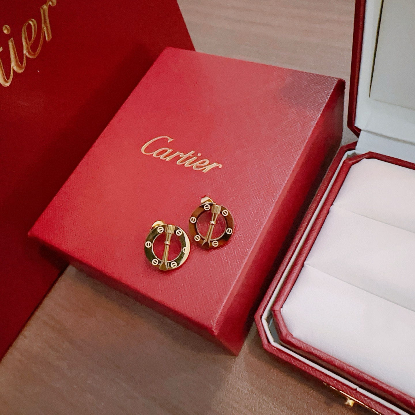 Cartier 耳环新款卡地亚套装项链耳环手链戒指（泰钢材质）系列 那种独特的色泽完全无可挑剔 再缀以 指环外形设计