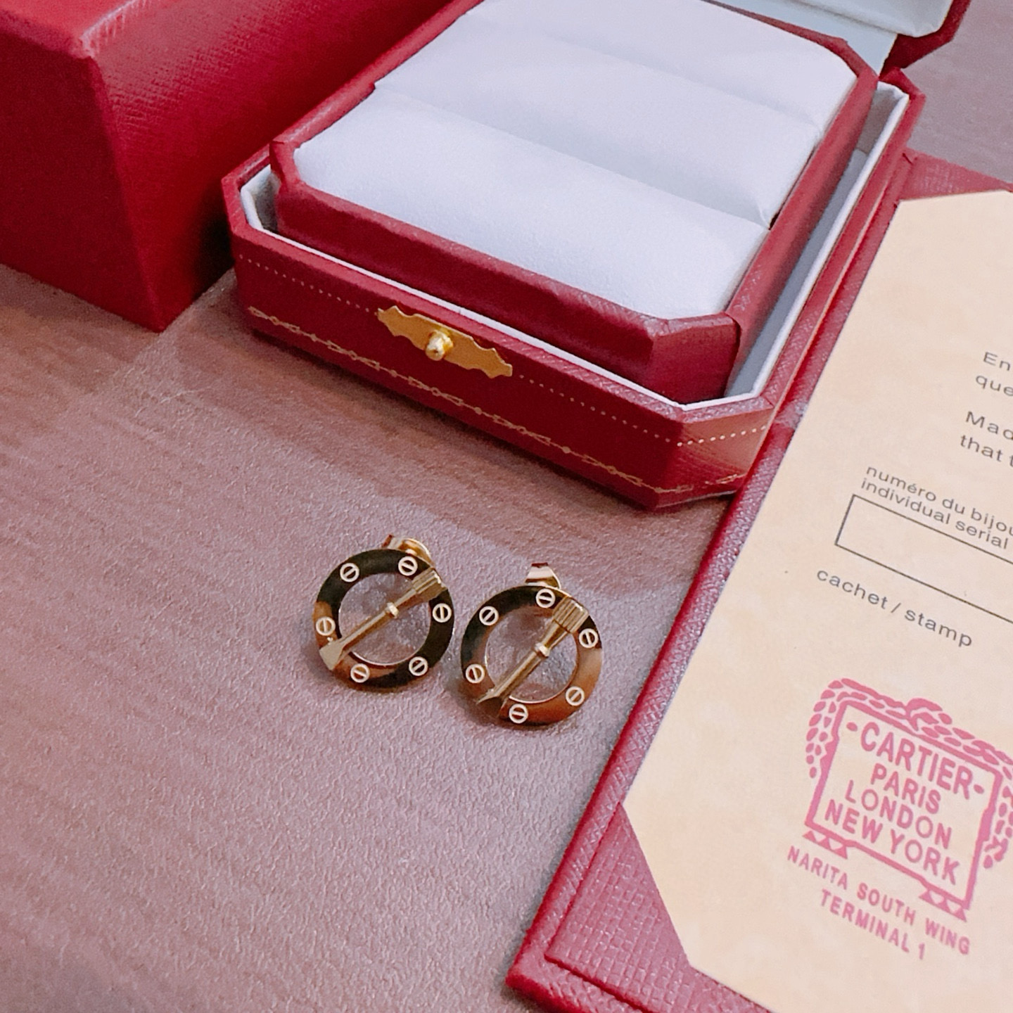 Cartier 耳环新款卡地亚套装项链耳环手链戒指（泰钢材质）系列 那种独特的色泽完全无可挑剔 再缀以 指环外形设计