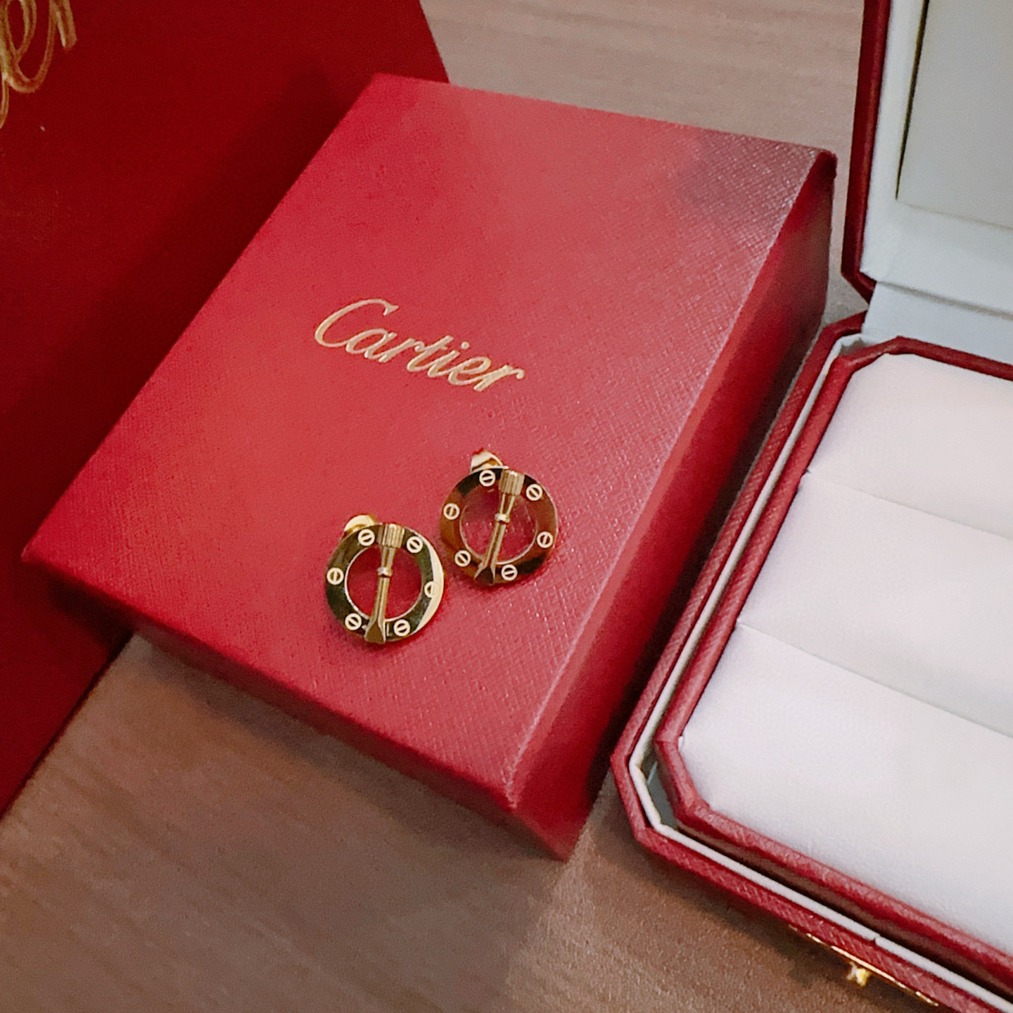 Cartier 耳环新款卡地亚套装项链耳环手链戒指（泰钢材质）系列 那种独特的色泽完全无可挑剔 再缀以 指环外形设计
