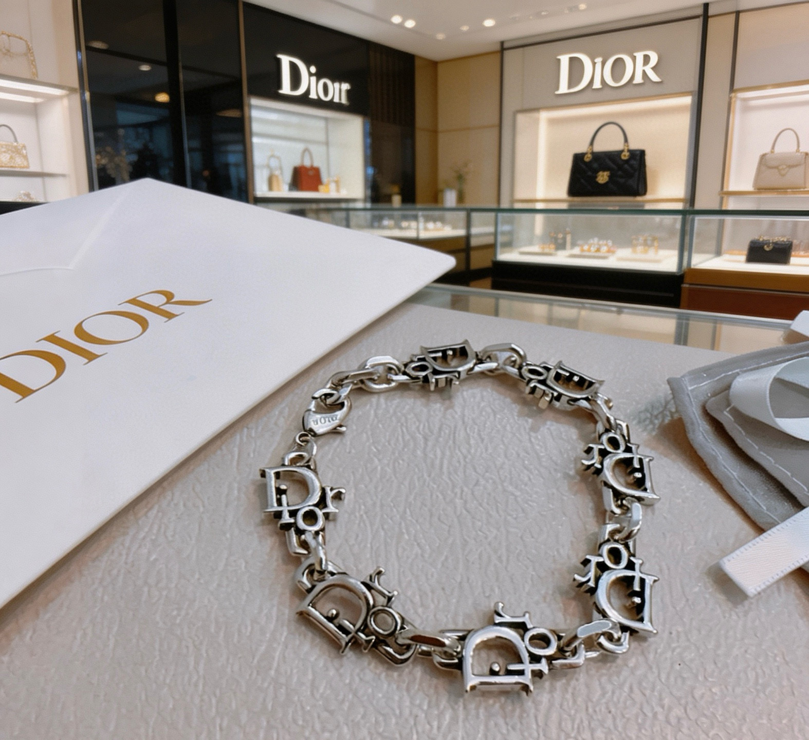 Dior DIOR新款 高品质迪奥手链 新款开模 潮流 男女均可佩戴 同款 摇滚朋克泰银风格 元素 潮流百搭 项链最新款链条档次更高明星 款手链古巴链系列 银手链