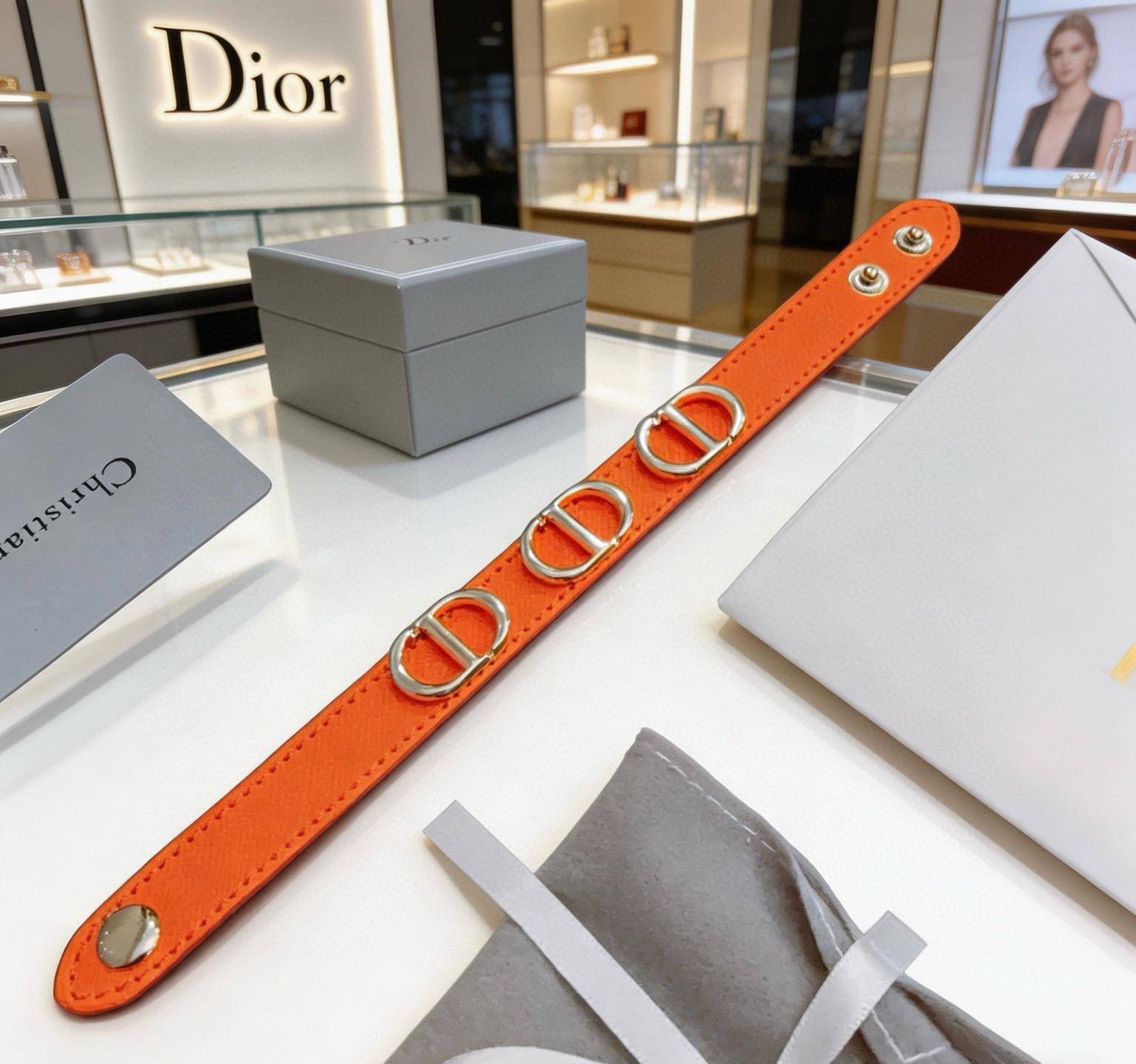 Dior 高品质迪奥牛皮手绳手链 新款开模 潮流 男女均可佩戴 同款 摇滚朋克泰银风格 元素 潮流百搭 牛皮最新款链条档次更高明星 款项链系列