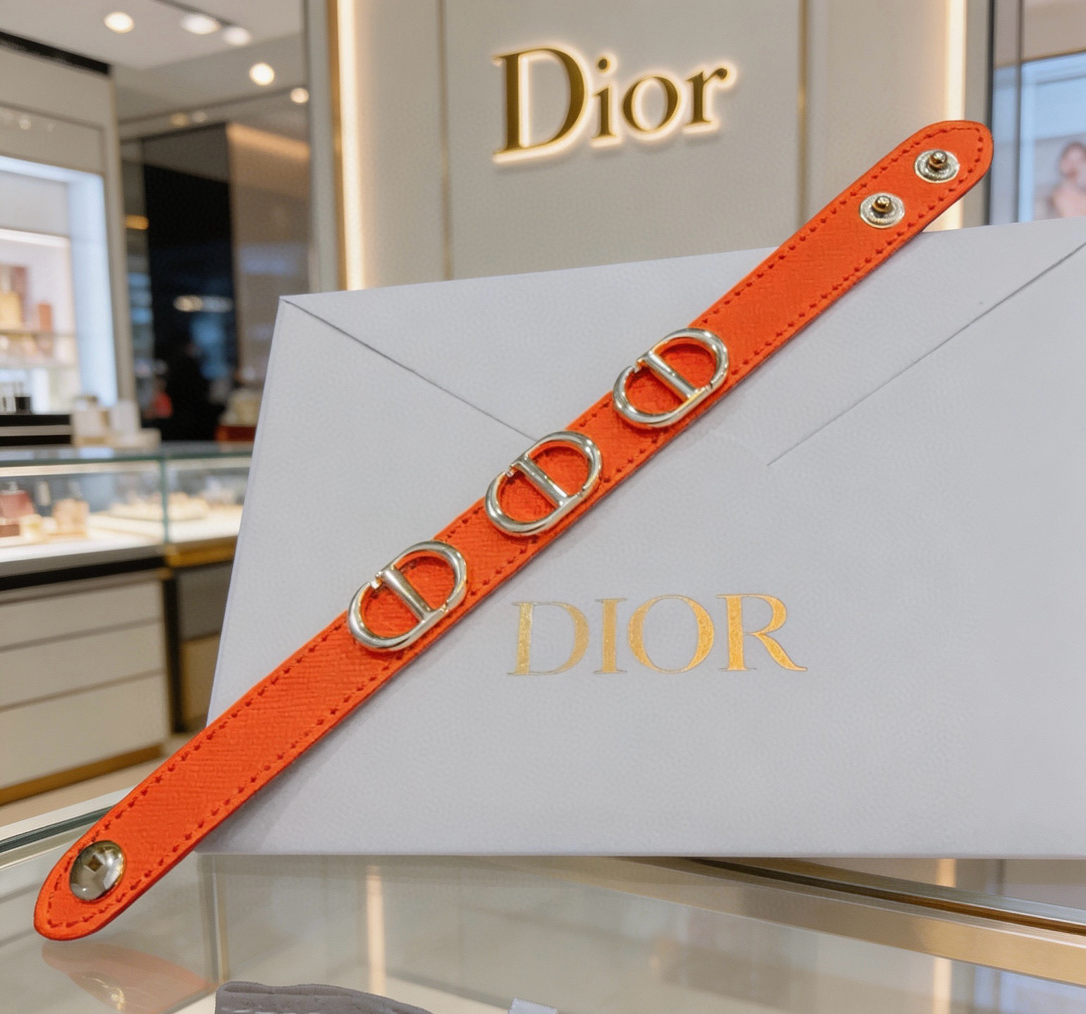 Dior 高品质迪奥牛皮手绳手链 新款开模 潮流 男女均可佩戴 同款 摇滚朋克泰银风格 元素 潮流百搭 牛皮最新款链条档次更高明星 款项链系列