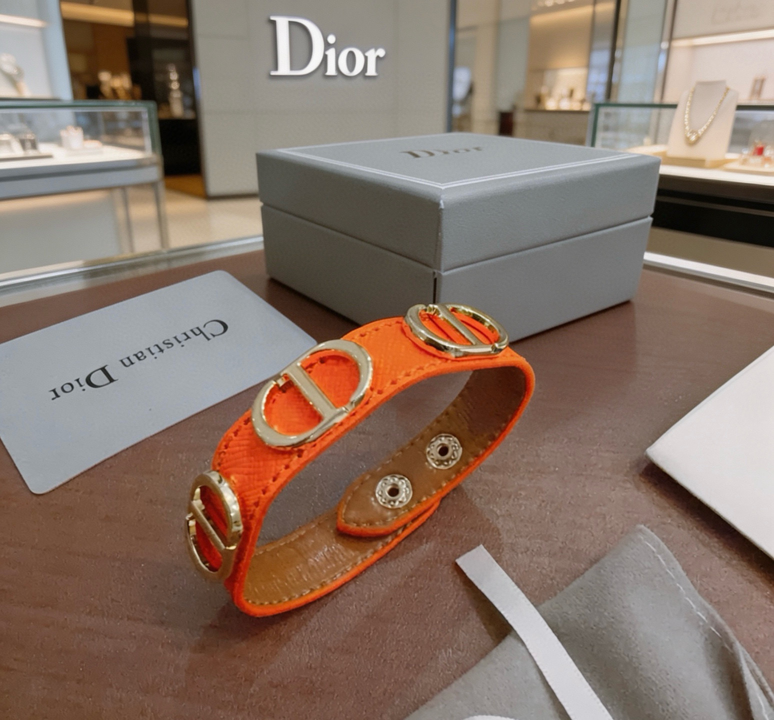 Dior 高品质迪奥牛皮手绳手链 新款开模 潮流 男女均可佩戴 同款 摇滚朋克泰银风格 元素 潮流百搭 牛皮最新款链条档次更高明星 款项链系列