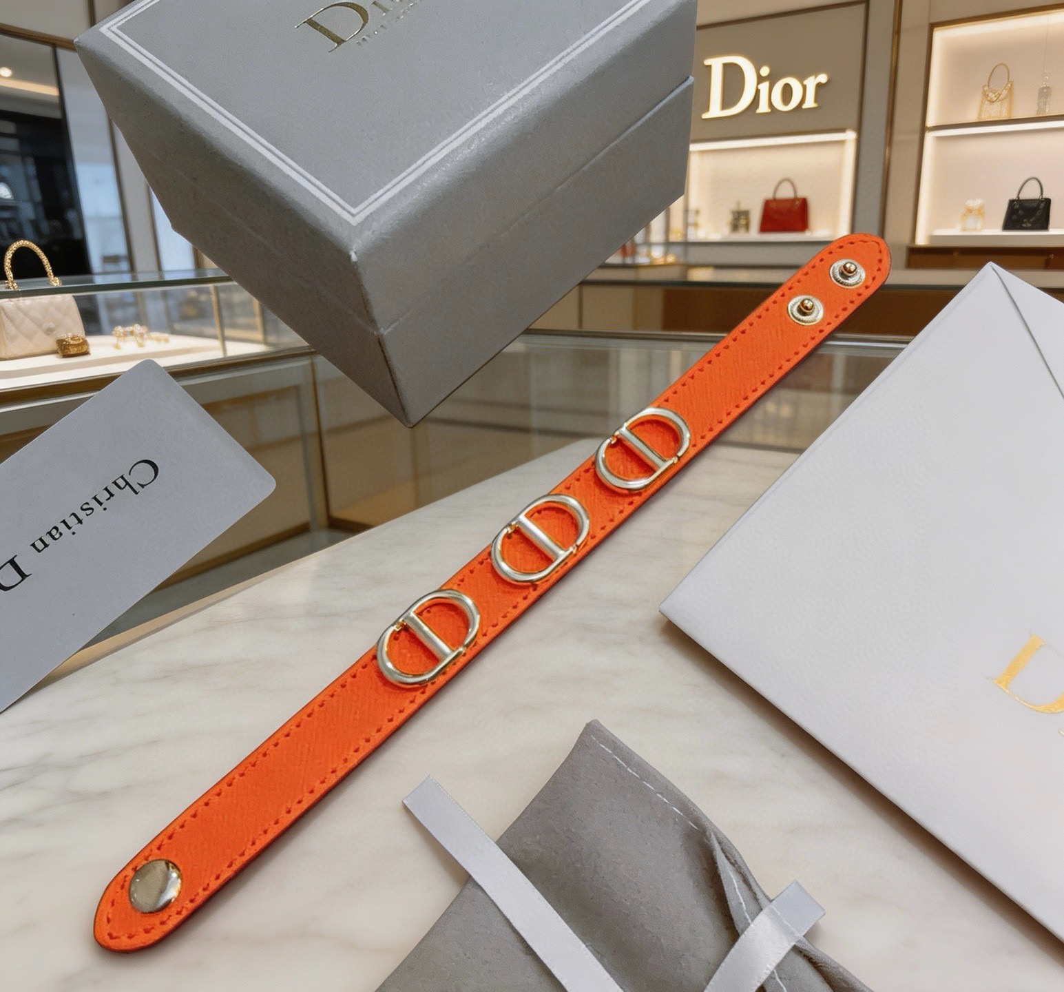 Dior 高品质迪奥牛皮手绳手链 新款开模 潮流 男女均可佩戴 同款 摇滚朋克泰银风格 元素 潮流百搭 牛皮最新款链条档次更高明星 款项链系列