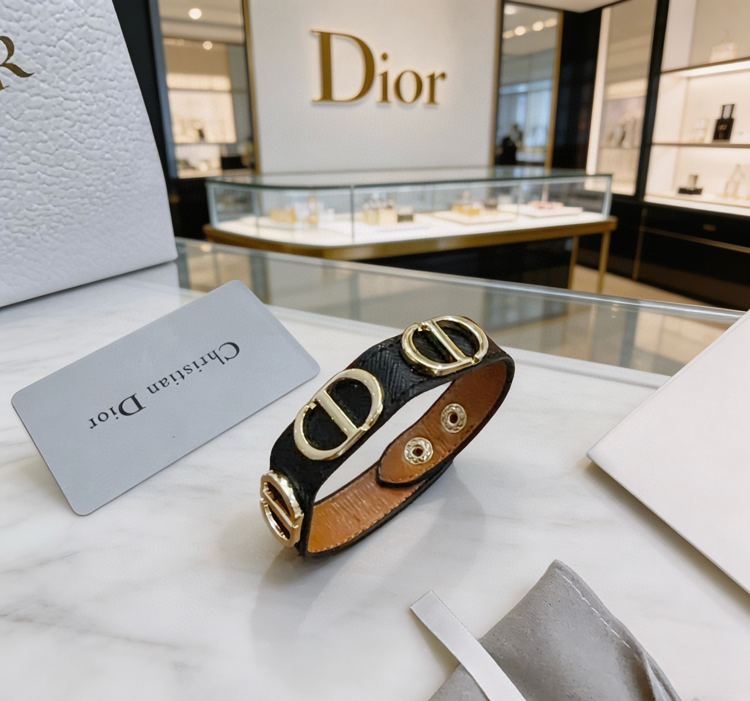 Dior 高品质迪奥牛皮手绳手链 新款开模 潮流 男女均可佩戴 同款 摇滚朋克泰银风格 元素 潮流百搭 牛皮最新款链条档次更高明星 款项链系列
