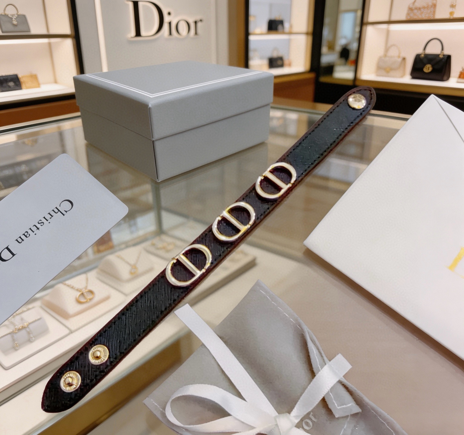 Dior 高品质迪奥牛皮手绳手链 新款开模 潮流 男女均可佩戴 同款 摇滚朋克泰银风格 元素 潮流百搭 牛皮最新款链条档次更高明星 款项链系列