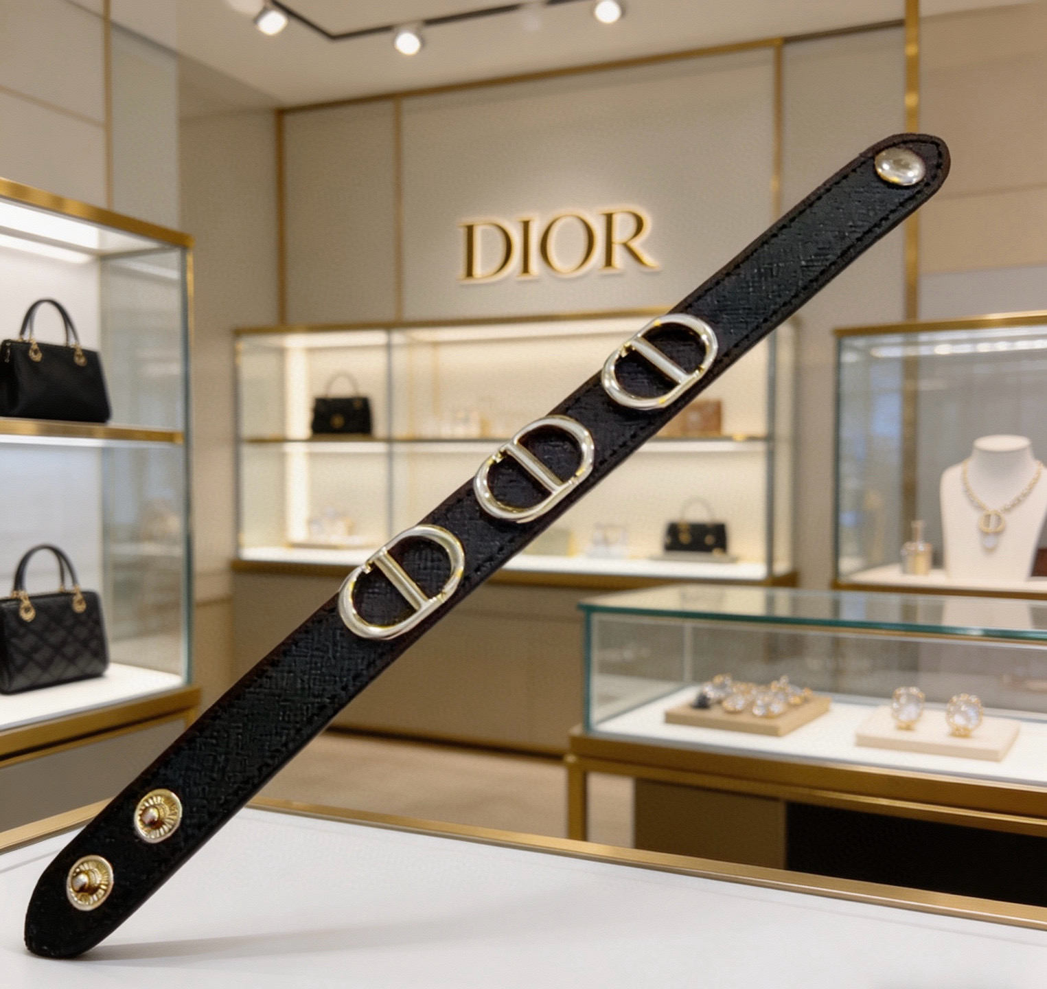 Dior 高品质迪奥牛皮手绳手链 新款开模 潮流 男女均可佩戴 同款 摇滚朋克泰银风格 元素 潮流百搭 牛皮最新款链条档次更高明星 款项链系列