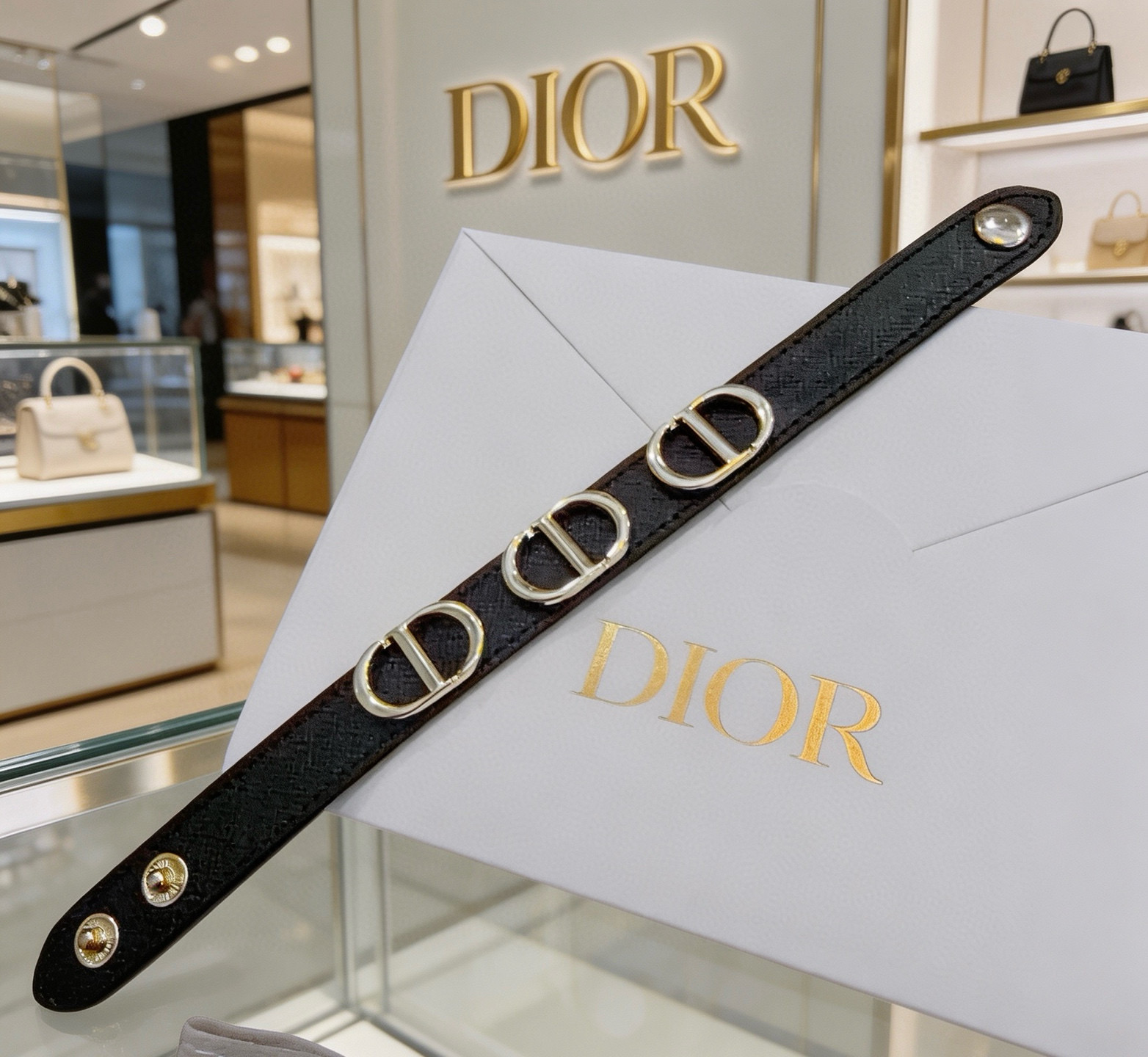 Dior 高品质迪奥牛皮手绳手链 新款开模 潮流 男女均可佩戴 同款 摇滚朋克泰银风格 元素 潮流百搭 牛皮最新款链条档次更高明星 款项链系列