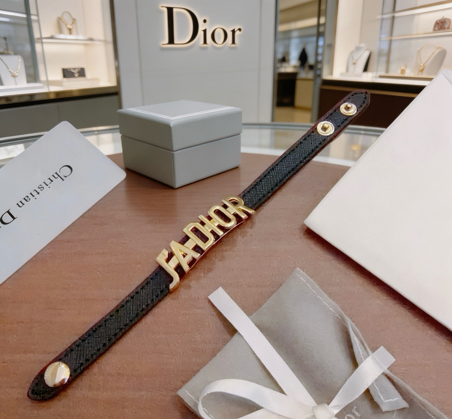 Dior 高品质迪奥牛皮手绳手链 新款开模 潮流 男女均可佩戴 同款 摇滚朋克泰银风格 元素 潮流百搭 牛皮最新款链条档次更高明星 款项链系列