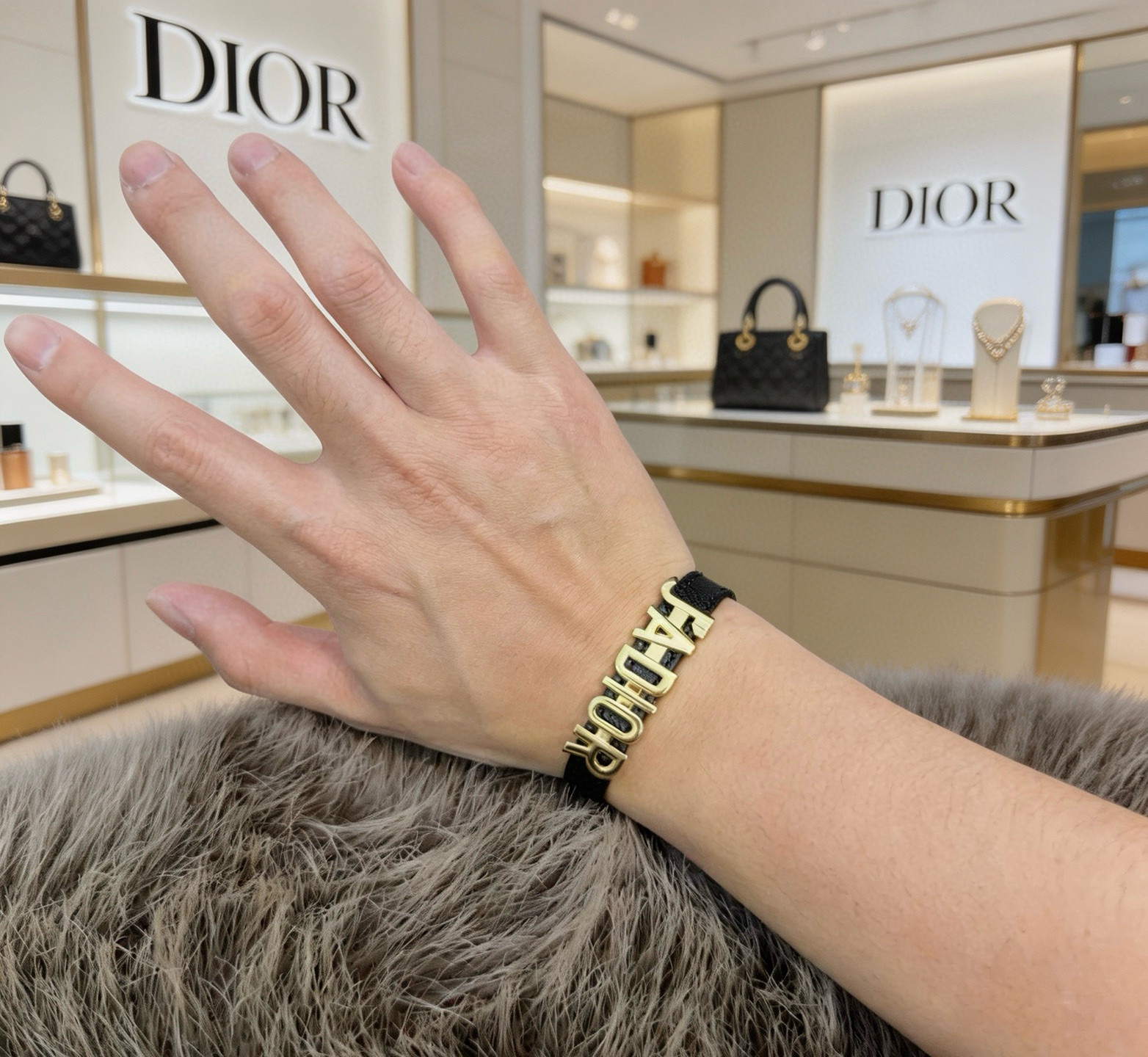 Dior 高品质迪奥牛皮手绳手链 新款开模 潮流 男女均可佩戴 同款 摇滚朋克泰银风格 元素 潮流百搭 牛皮最新款链条档次更高明星 款项链系列