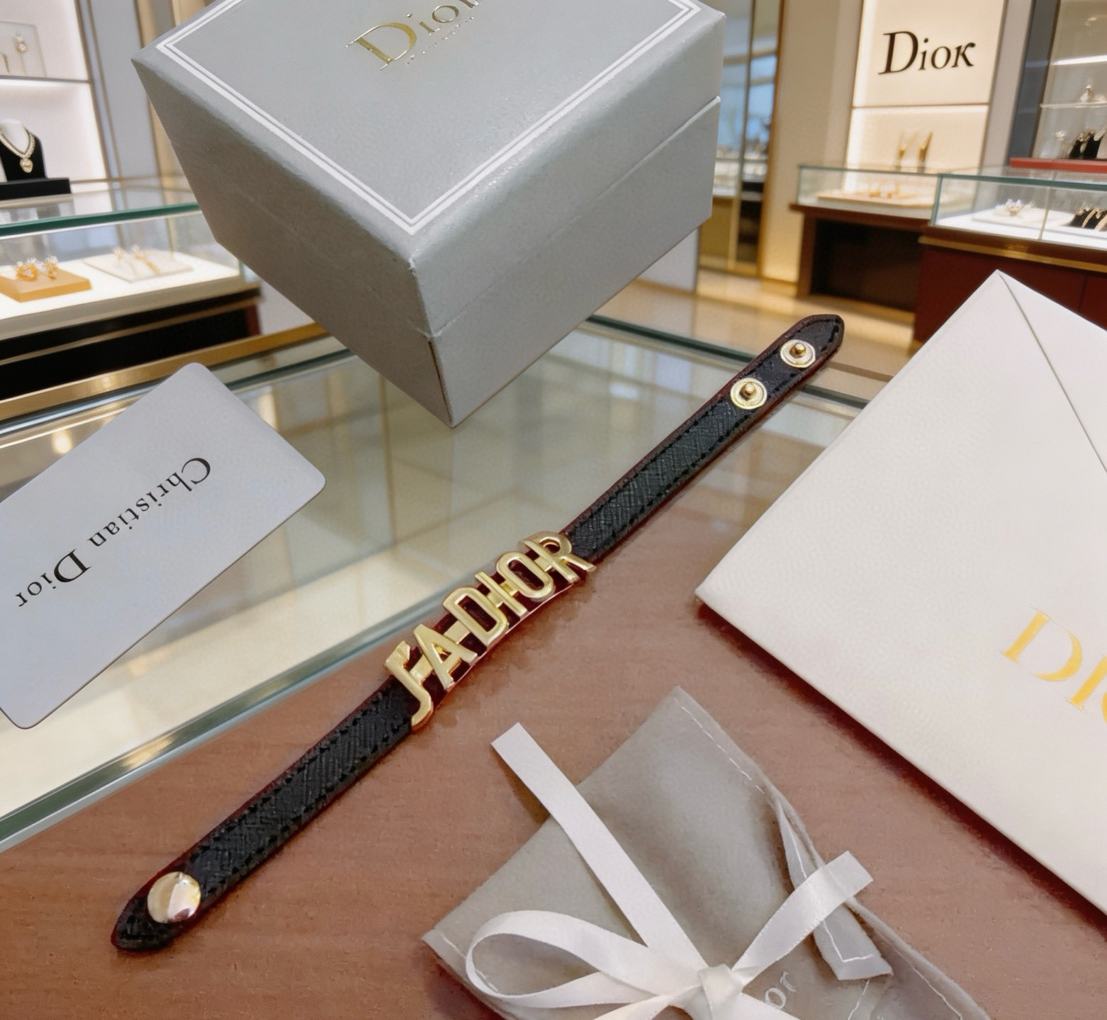Dior 高品质迪奥牛皮手绳手链 新款开模 潮流 男女均可佩戴 同款 摇滚朋克泰银风格 元素 潮流百搭 牛皮最新款链条档次更高明星 款项链系列
