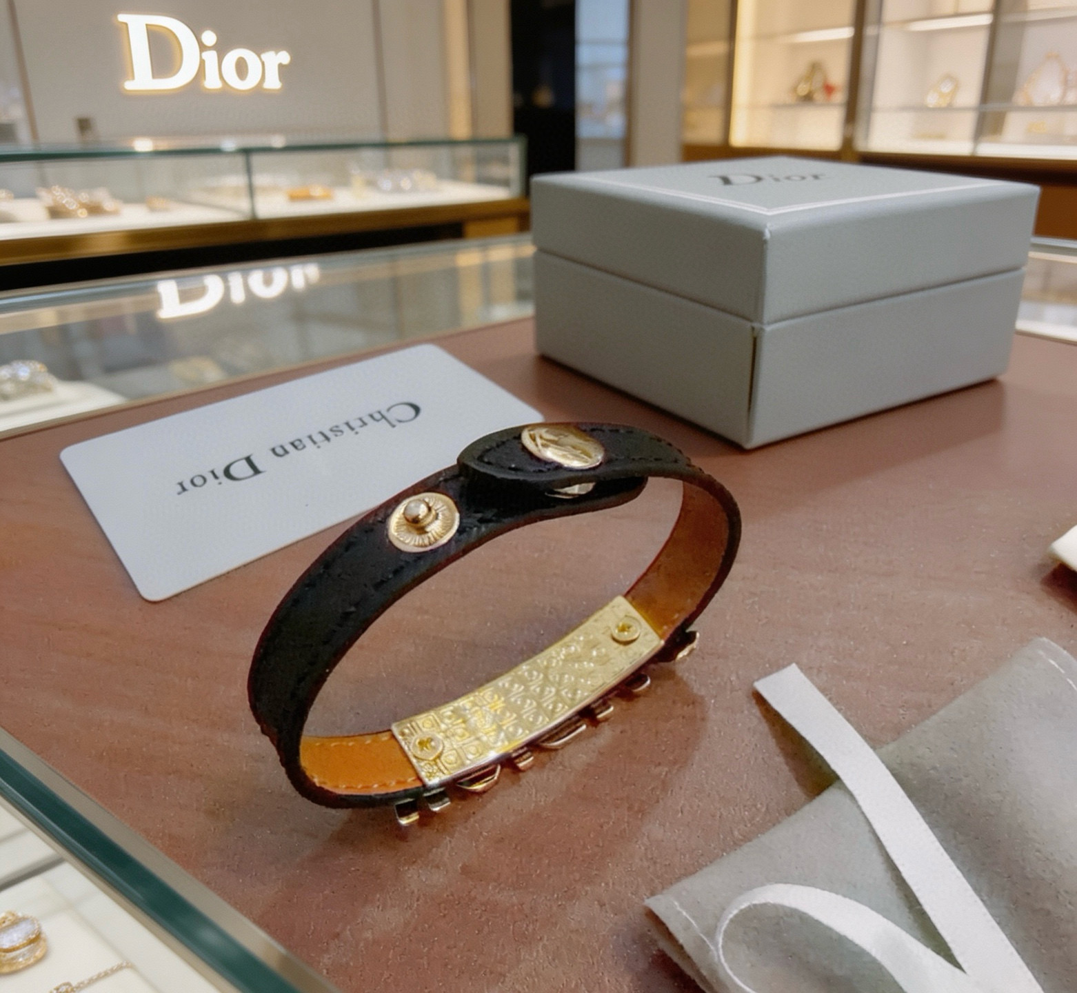 Dior 高品质迪奥牛皮手绳手链 新款开模 潮流 男女均可佩戴 同款 摇滚朋克泰银风格 元素 潮流百搭 牛皮最新款链条档次更高明星 款项链系列