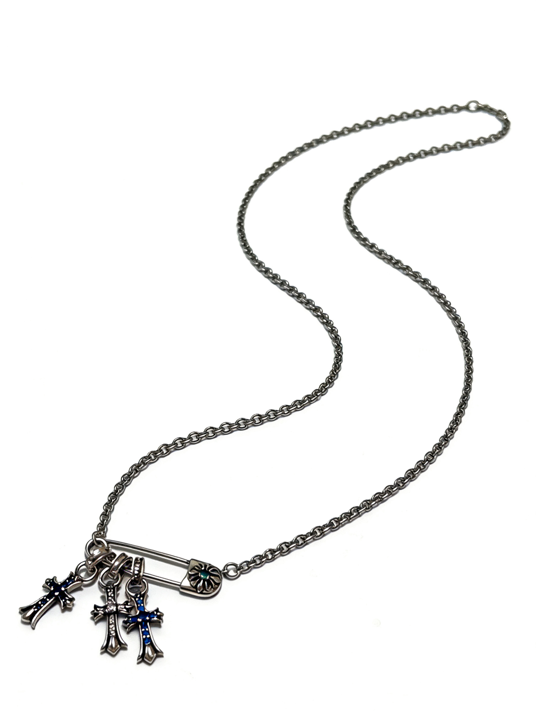 NO:879517,New [counter quality] Chrome Hearts multi-element retro cross necklace, three cross pendant, concave and convex shapes with different pattern design styles, showing a distinctive cross. The Scout flower is the symbol of Chrome Hearts, so it is more durable. Genuine pattern-printed Chrome Hearts distinguishes the ordinary light version in the market. Match the version and standard quality. Look at the printing details. The degree of retro gray oxidation. Seiko version!  !  !  Purely handmade, authentic molded fashion essentials, can be worn by both men and women, same style for couples, original official website, rock punk Thai silver style, retro elements, trendy and versatile, boutique jewelry, chrome hearts, chrome hearts, necklace19860909新款【专柜品质】Chrome Hearts克罗心多元素复古十字架项链 三十字架吊坠 凹凸造型不同的花纹设计风格 呈现出与众不同 十字架 童军花是克罗心的志 所以更经久不衰 正品打版Chrome Hearts克罗心 区别市场普通轻版 对版对标品质 看字印细节 复古做旧灰氧程度.精工版本！！！ 纯手工打造 正品开模潮流时尚必备 男女均可佩戴 情侣同款 官网原版 摇滚朋克泰银风格 复古元素 潮流百搭,饰品精品,chrome hearts,chrome hearts,necklace,Jewelry