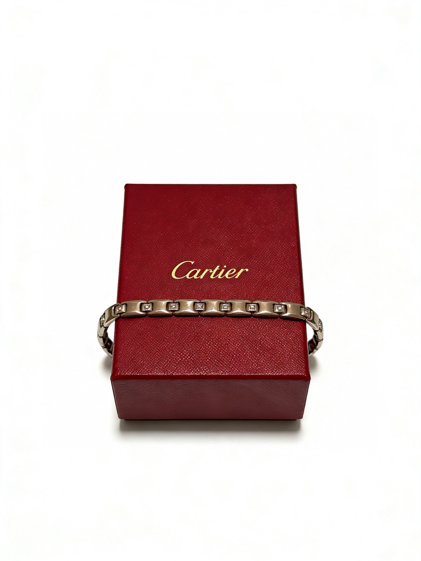 Cartier 卡地亚手链V金材质系列 品相完美 细节无敌 那种独特的色泽完全无可挑剔 再缀以 指环外形设计