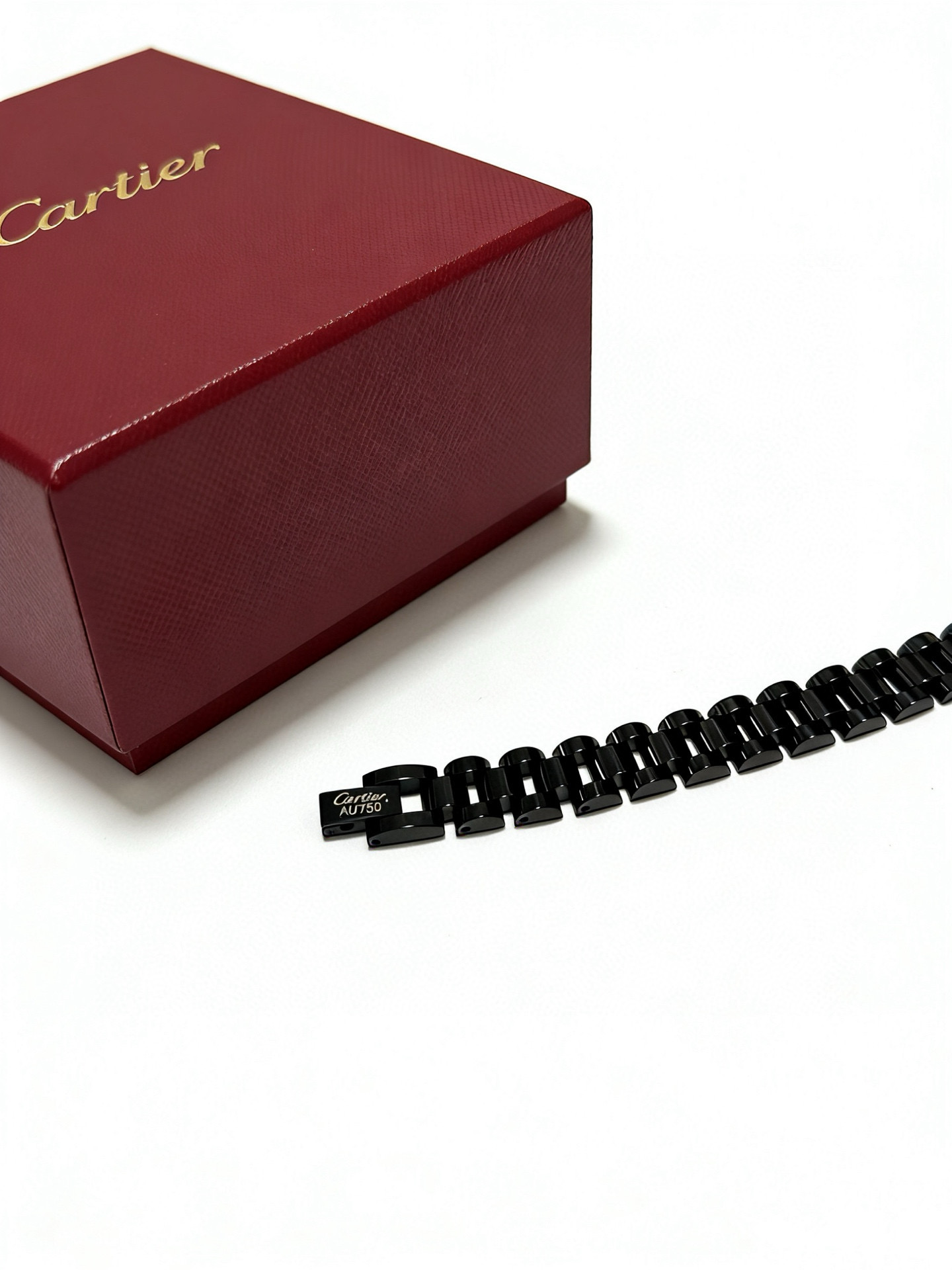 Cartier 卡地亚手链V金材质系列 品相完美 细节无敌 那种独特的色泽完全无可挑剔 再缀以 指环外形设计