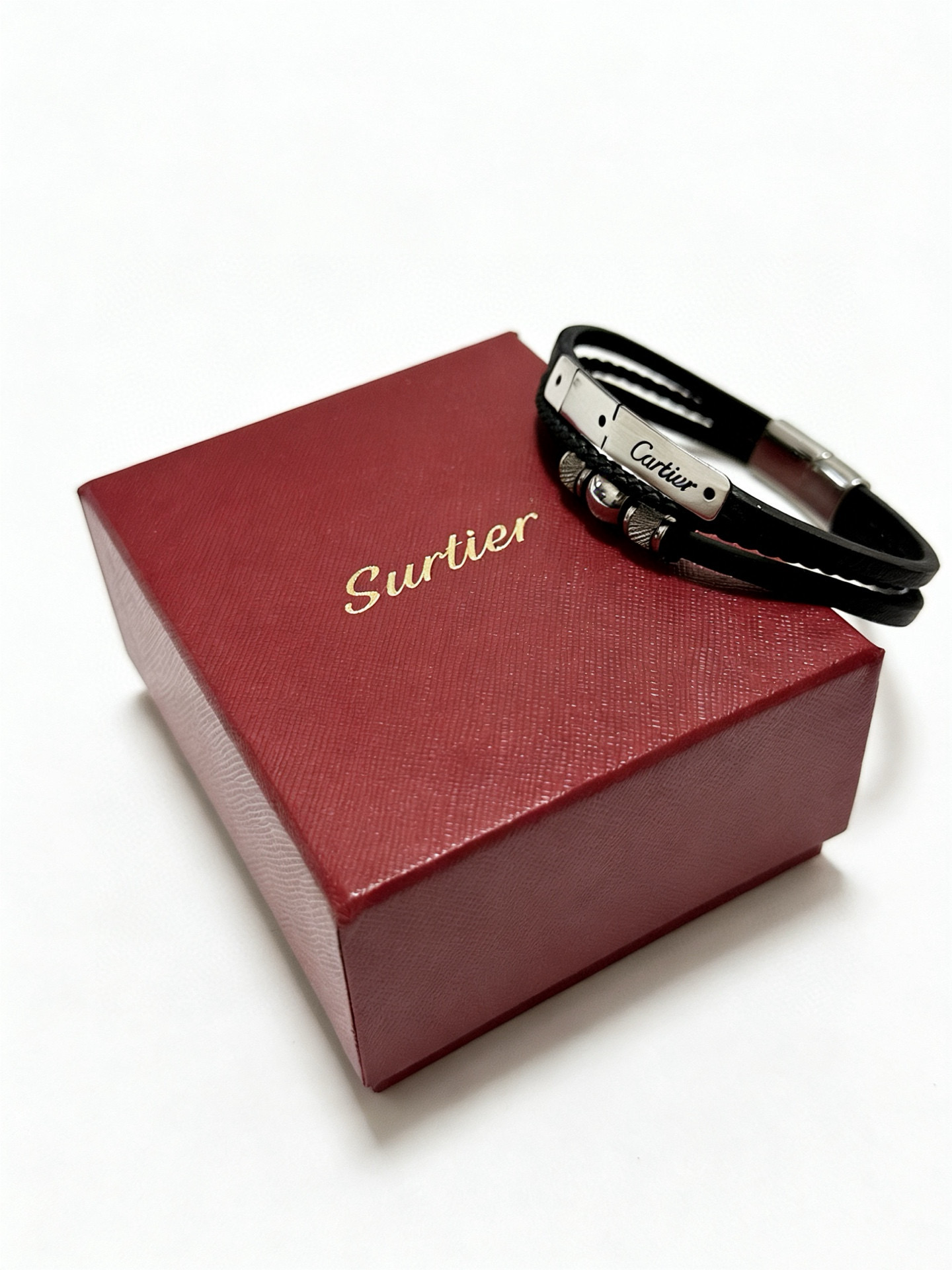 Cartier 高品质卡地亚牛皮手绳手链 新款开模 潮流 男女均可佩戴 同款 摇滚朋克泰银风格 元素 潮流百搭 牛皮最新款链条档次更高明星 款项链系列