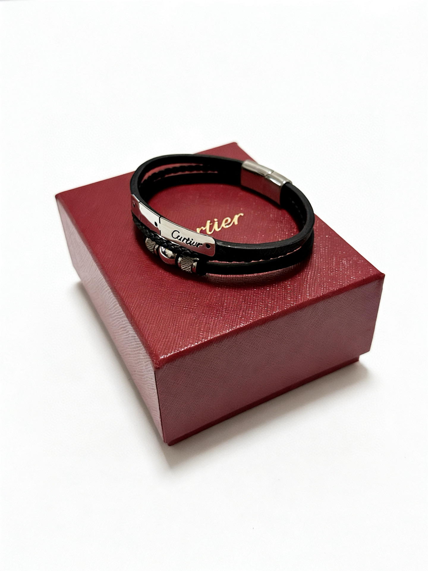 Cartier 高品质卡地亚牛皮手绳手链 新款开模 潮流 男女均可佩戴 同款 摇滚朋克泰银风格 元素 潮流百搭 牛皮最新款链条档次更高明星 款项链系列