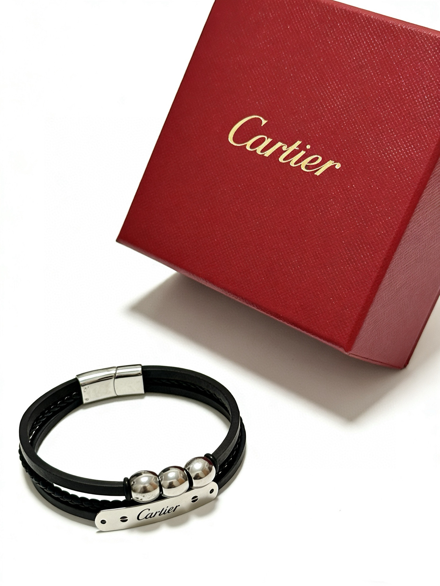 Cartier 高品质卡地亚牛皮手绳手链 新款开模 潮流 男女均可佩戴 同款 摇滚朋克泰银风格 元素 潮流百搭 牛皮最新款链条档次更高明星 款项链系列