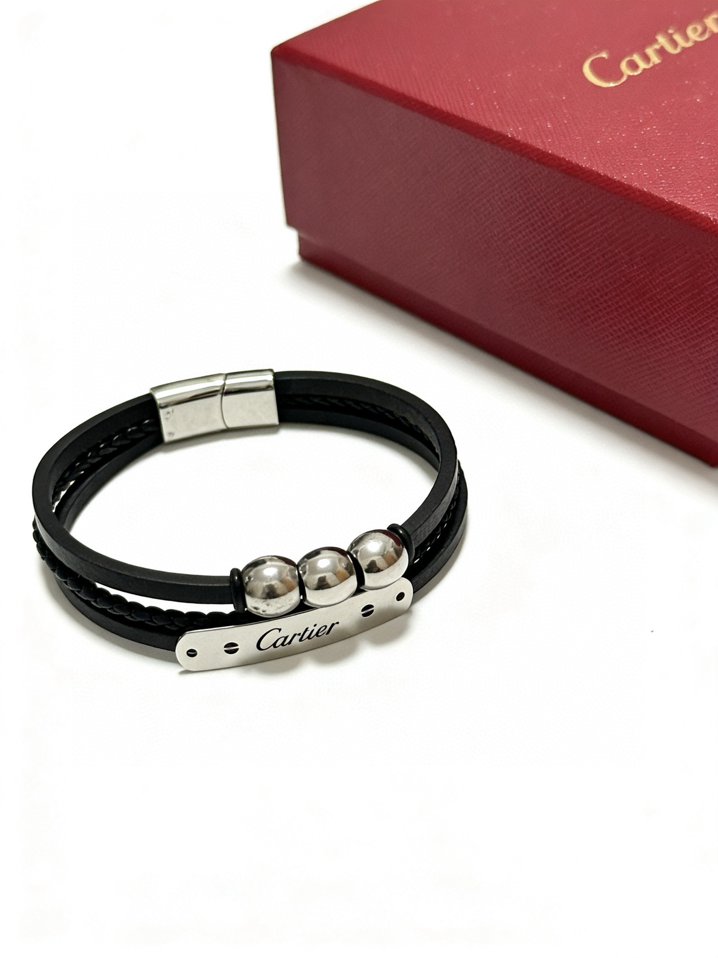Cartier 高品质卡地亚牛皮手绳手链 新款开模 潮流 男女均可佩戴 同款 摇滚朋克泰银风格 元素 潮流百搭 牛皮最新款链条档次更高明星 款项链系列