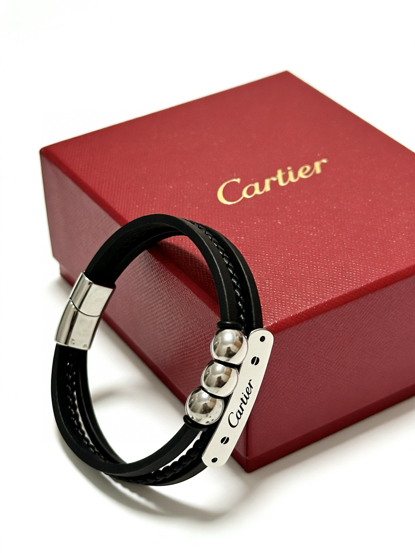 Cartier 高品质卡地亚牛皮手绳手链 新款开模 潮流 男女均可佩戴 同款 摇滚朋克泰银风格 元素 潮流百搭 牛皮最新款链条档次更高明星 款项链系列