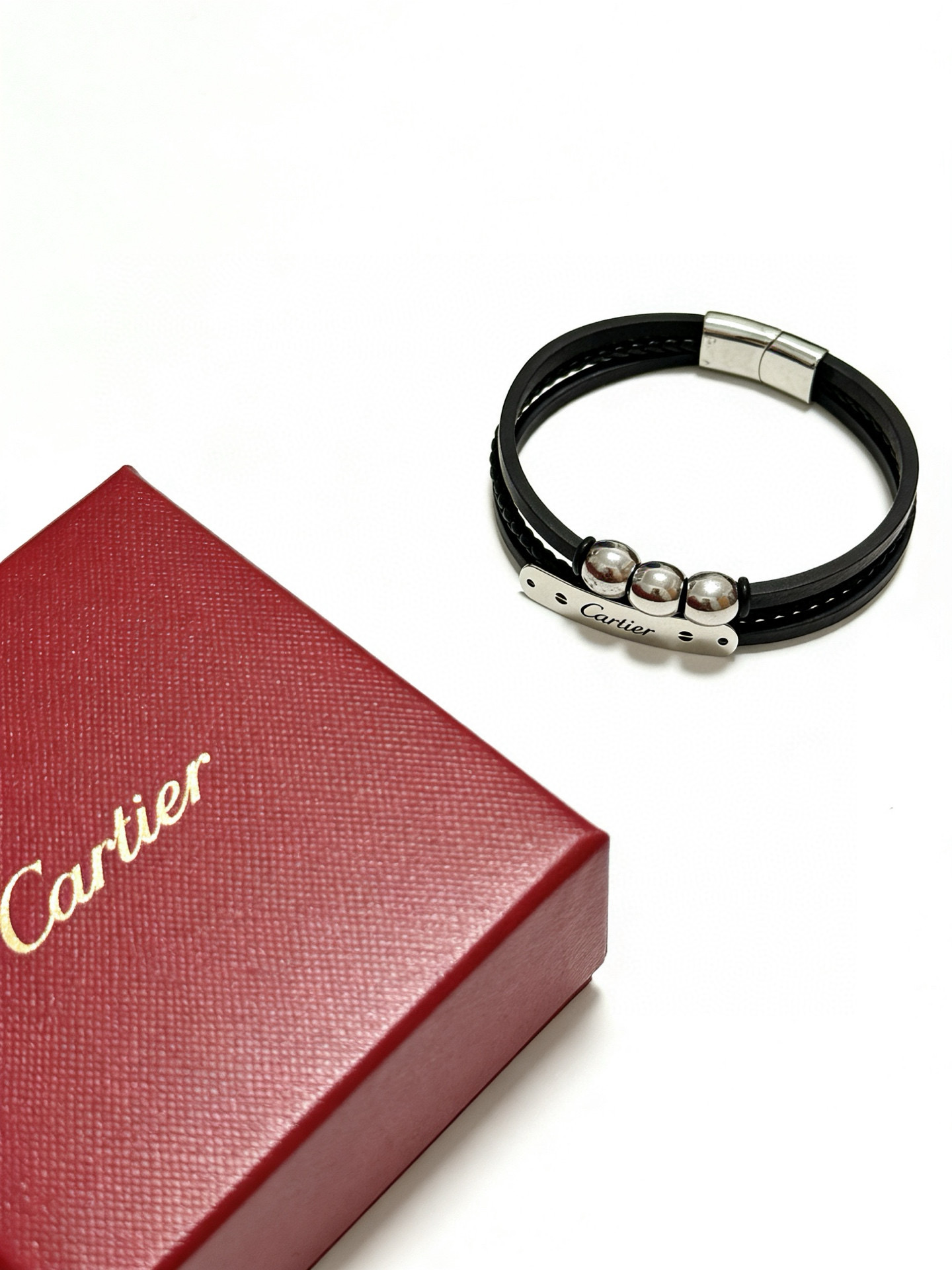 Cartier 高品质卡地亚牛皮手绳手链 新款开模 潮流 男女均可佩戴 同款 摇滚朋克泰银风格 元素 潮流百搭 牛皮最新款链条档次更高明星 款项链系列