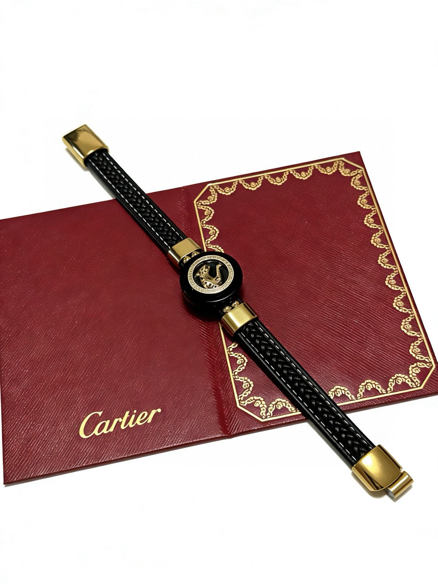 Cartier 卡地亚手链手镯V金牛皮材质系列 品相完美 细节无敌 那种独特的色泽完全无可挑剔 再缀以 指环外形设计