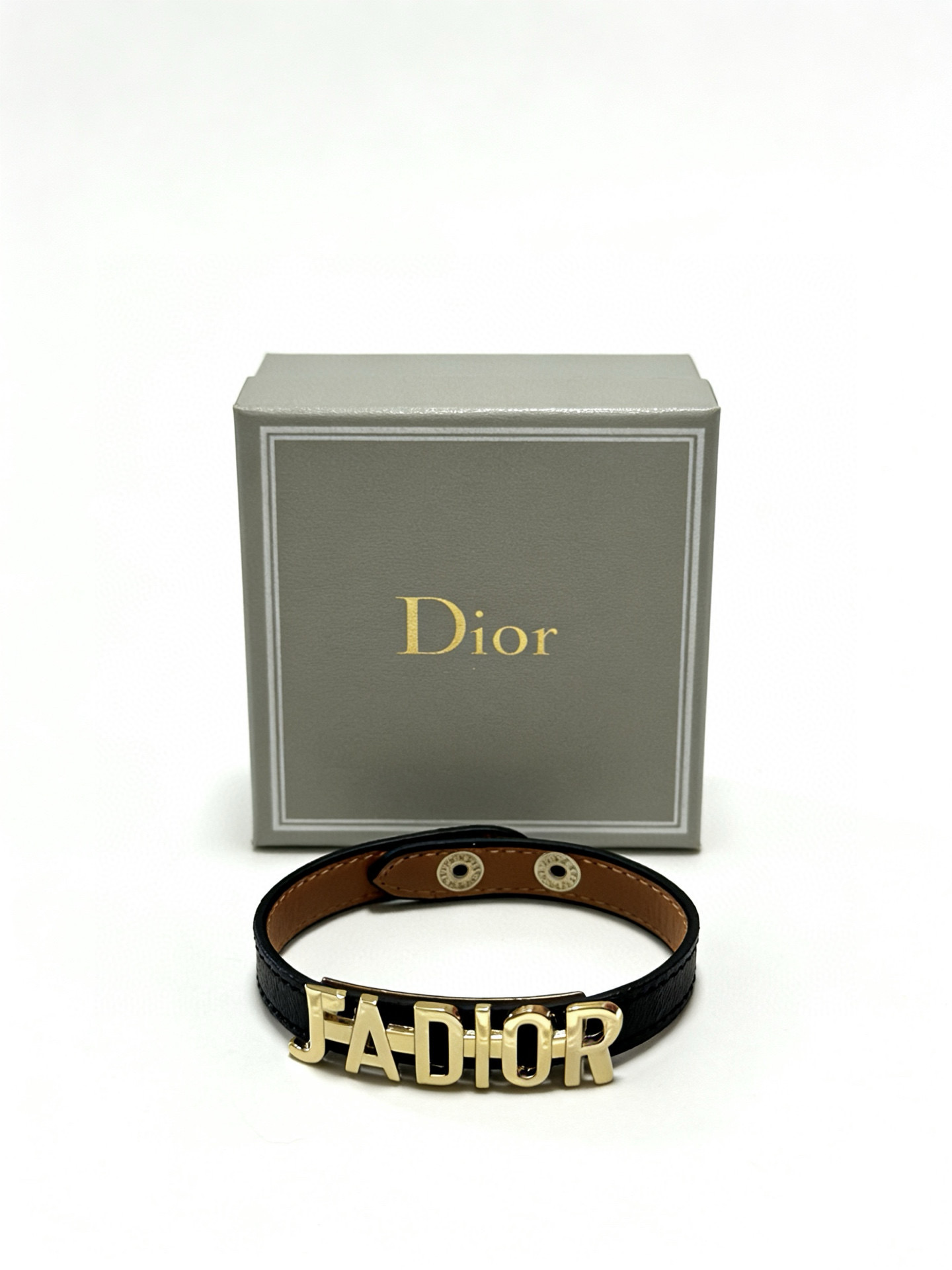 Dior 高品质迪奥牛皮手绳手链 新款开模 潮流 男女均可佩戴 同款 摇滚朋克泰银风格 元素 潮流百搭 牛皮最新款链条档次更高明星 款项链系列