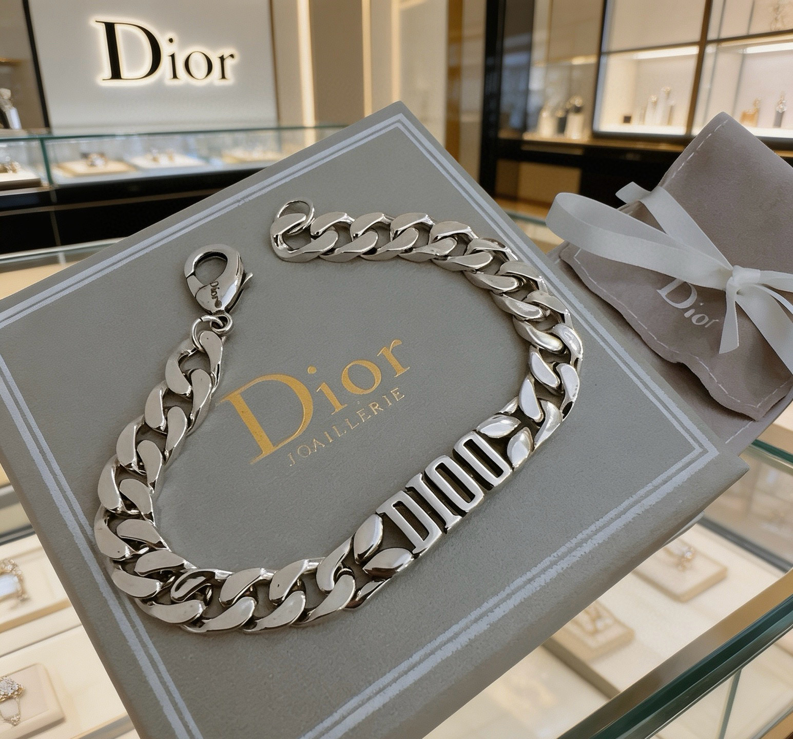 Dior DIOR新款 高品质迪奥手链 新款开模 潮流 男女均可佩戴 同款 摇滚朋克泰银风格 元素 潮流百搭 项链最新款链条档次更高明星 款手链古巴链系列 银手链