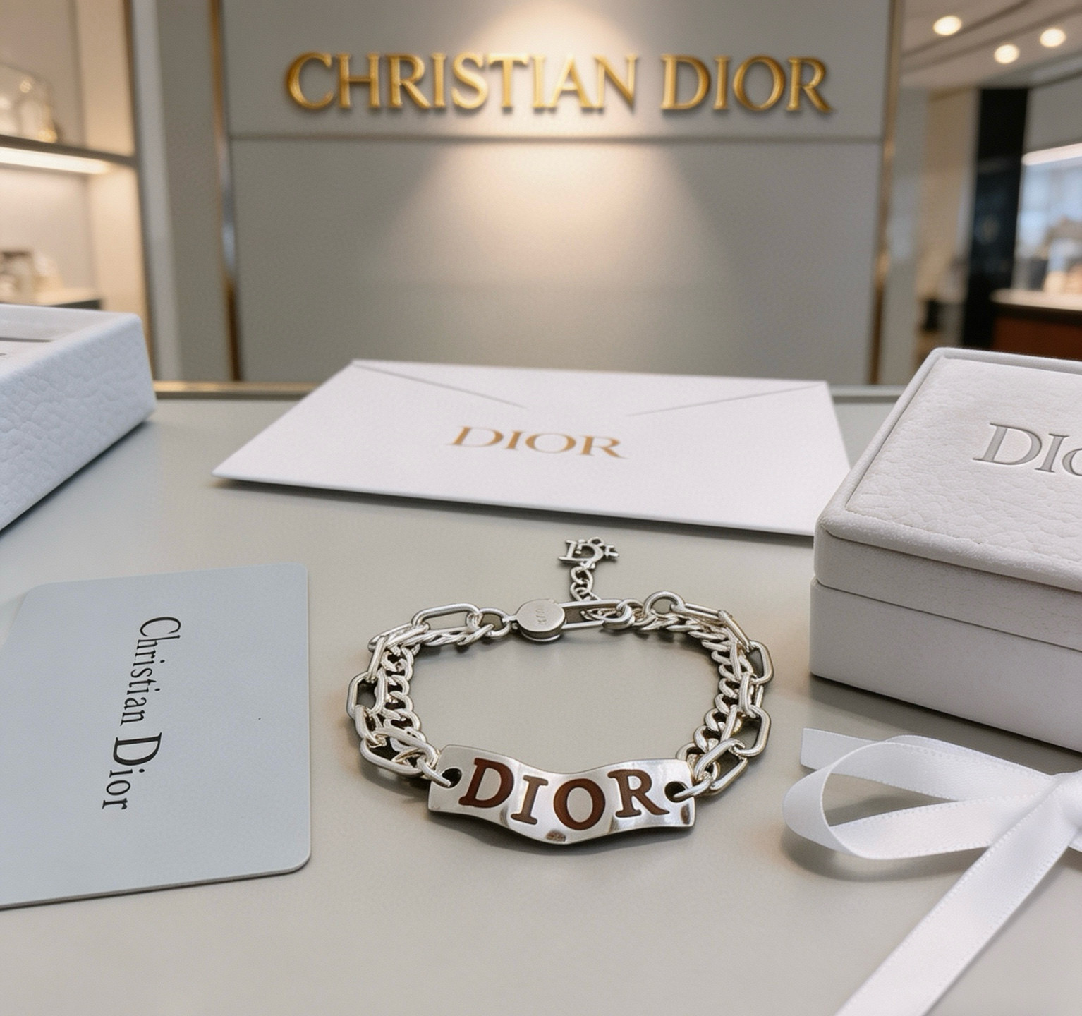 Dior DIOR新款 高品质迪奥手链 新款开模 潮流 男女均可佩戴 同款 摇滚朋克泰银风格 元素 潮流百搭 项链最新款链条档次更高明星 款手链古巴链系列 银手链