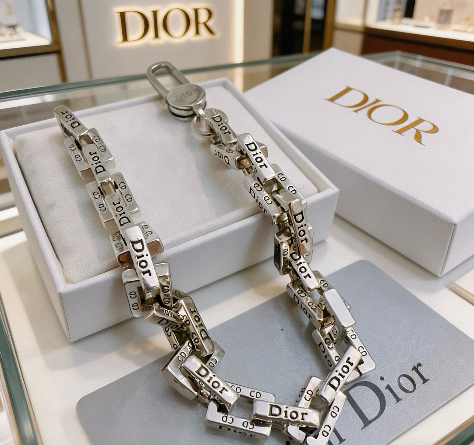 Dior DIOR新款 高品质迪奥手链 新款开模 潮流 男女均可佩戴 同款 摇滚朋克泰银风格 元素 潮流百搭 项链最新款链条档次更高明星 款手链古巴链系列 银手链