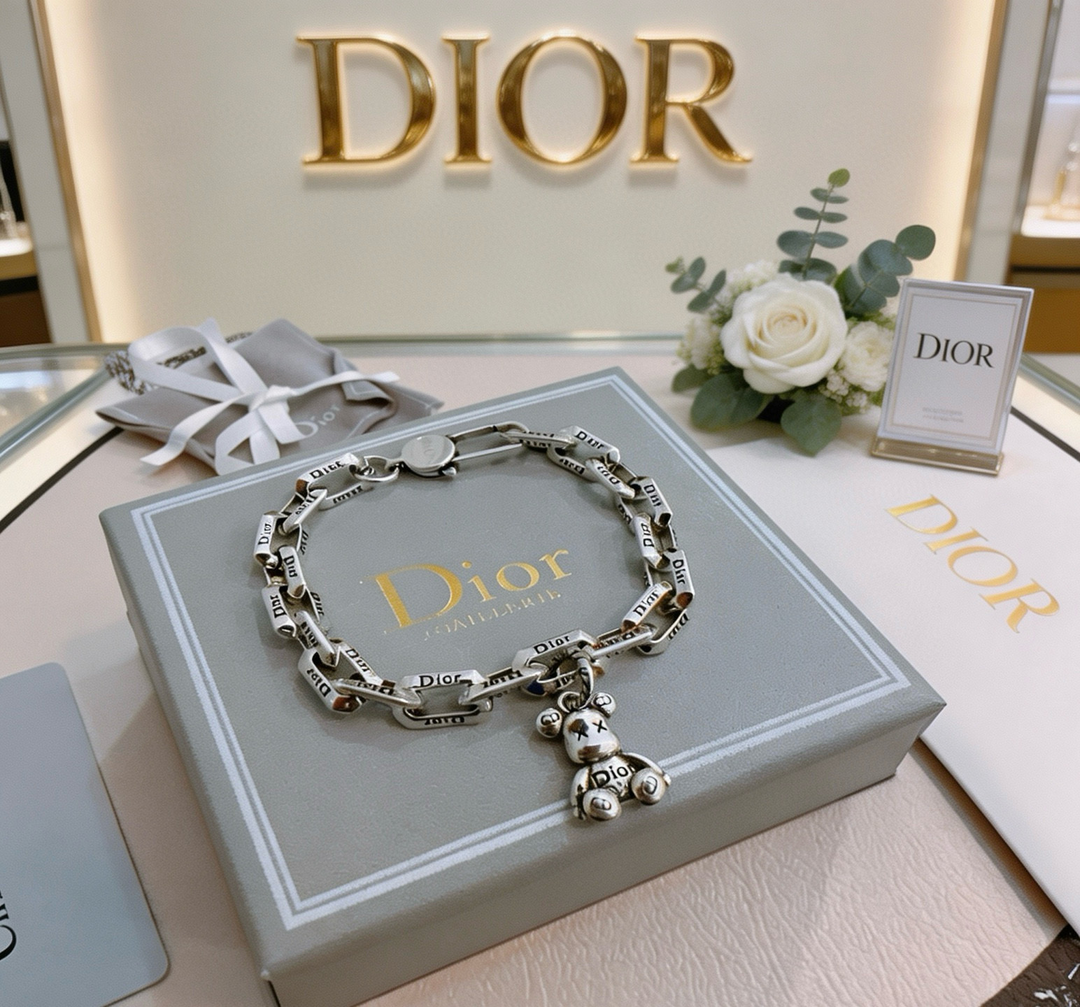 Dior DIOR新款 高品质迪奥手链 新款开模 潮流 男女均可佩戴 同款 摇滚朋克泰银风格 元素 潮流百搭 项链最新款链条档次更高明星 款手链古巴链系列 银手链